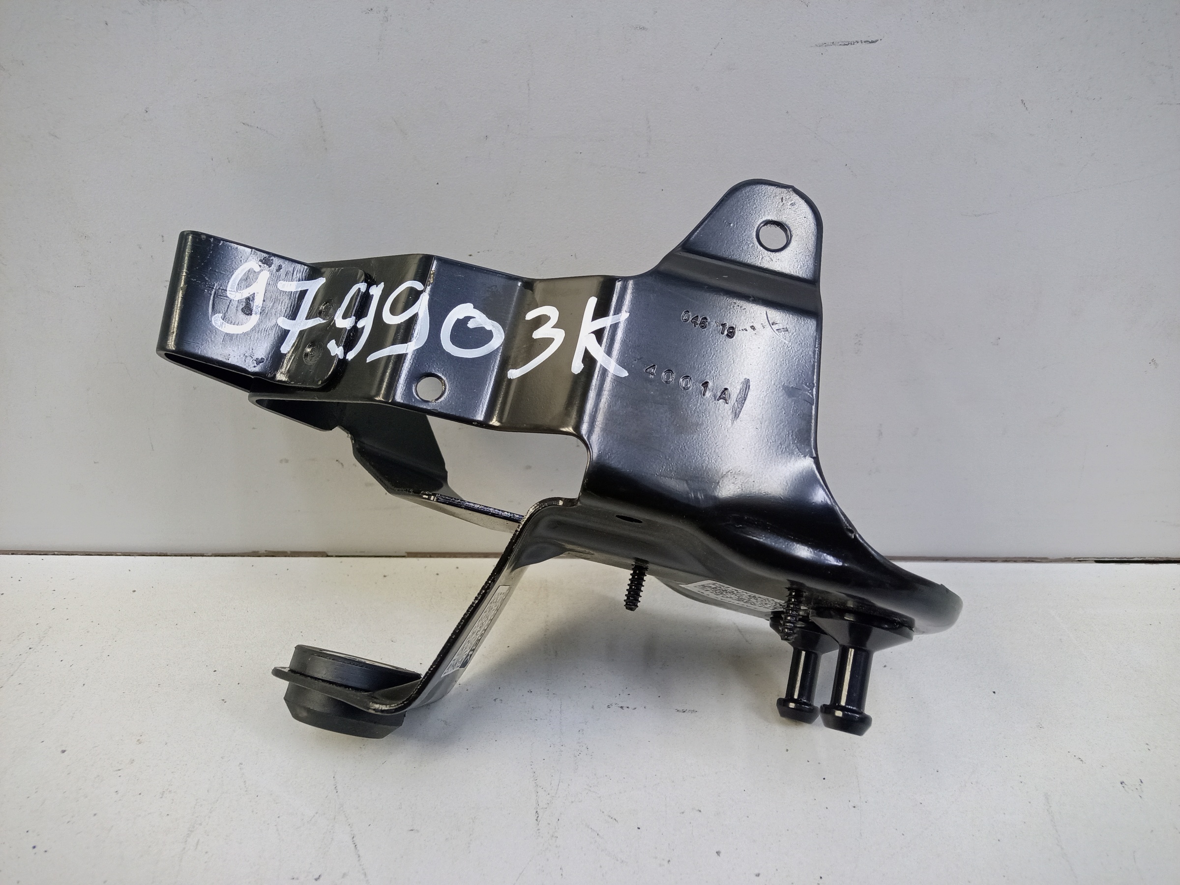 Кронштейн компрессора пневмоподвески Mercedes Benz GLS-Klasse X166