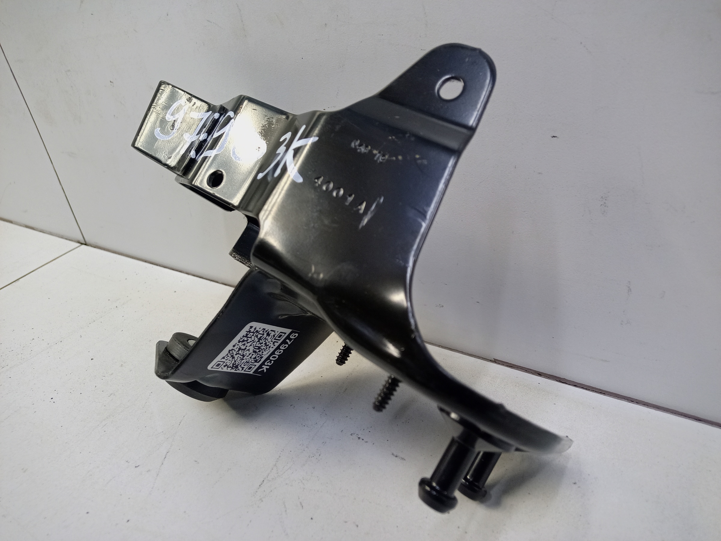 Кронштейн компрессора пневмоподвески Mercedes Benz GLS-Klasse X166