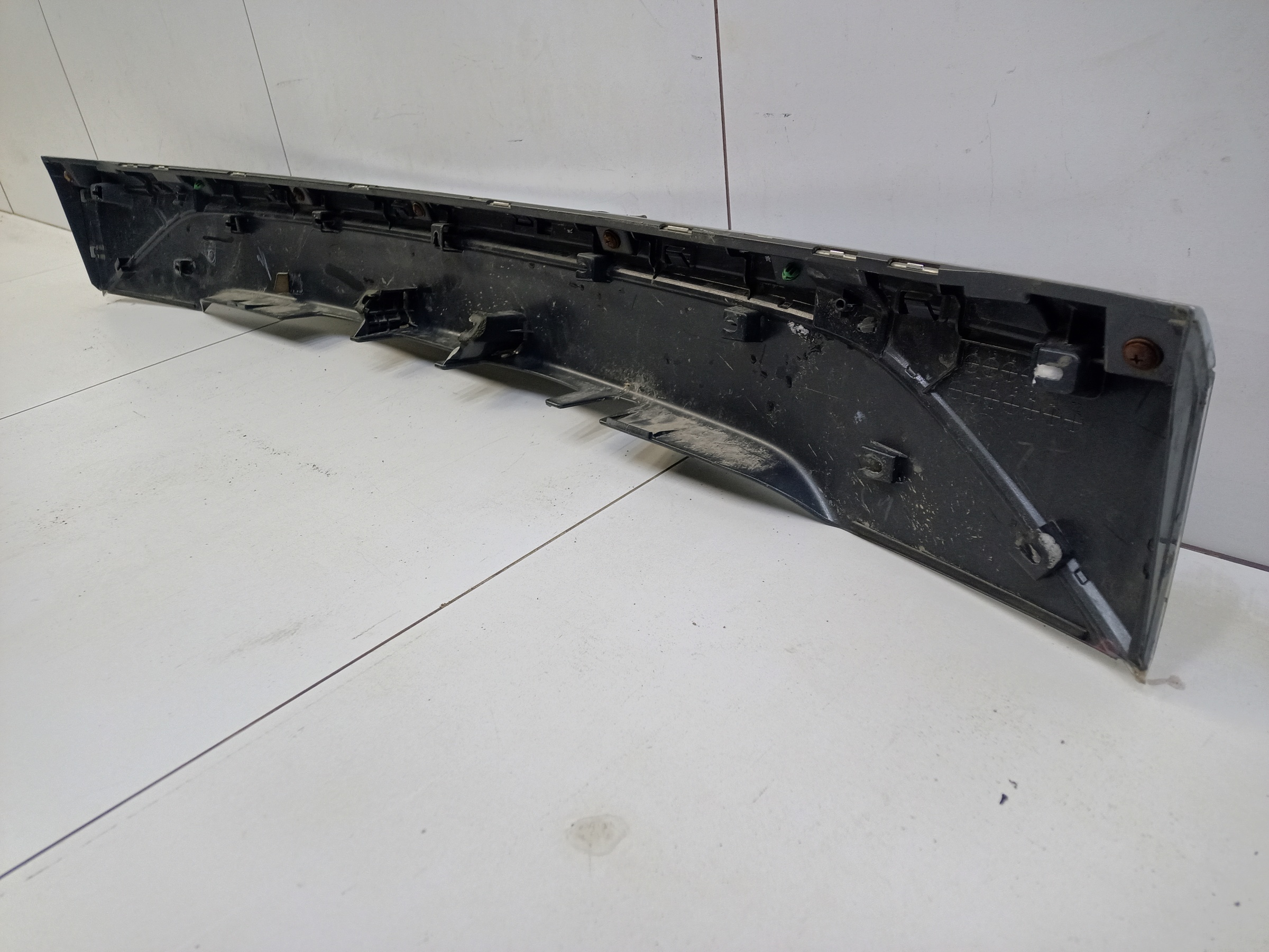 Накладка крышки багажника Mitsubishi Outlander 3