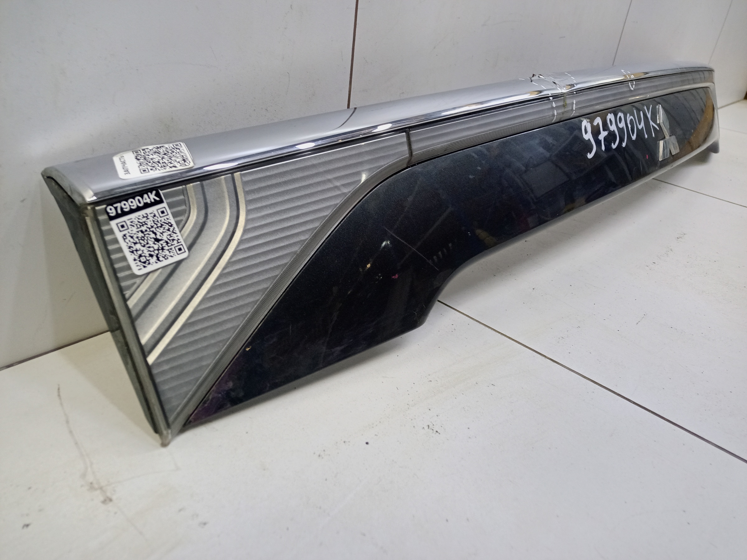 Накладка крышки багажника Mitsubishi Outlander 3