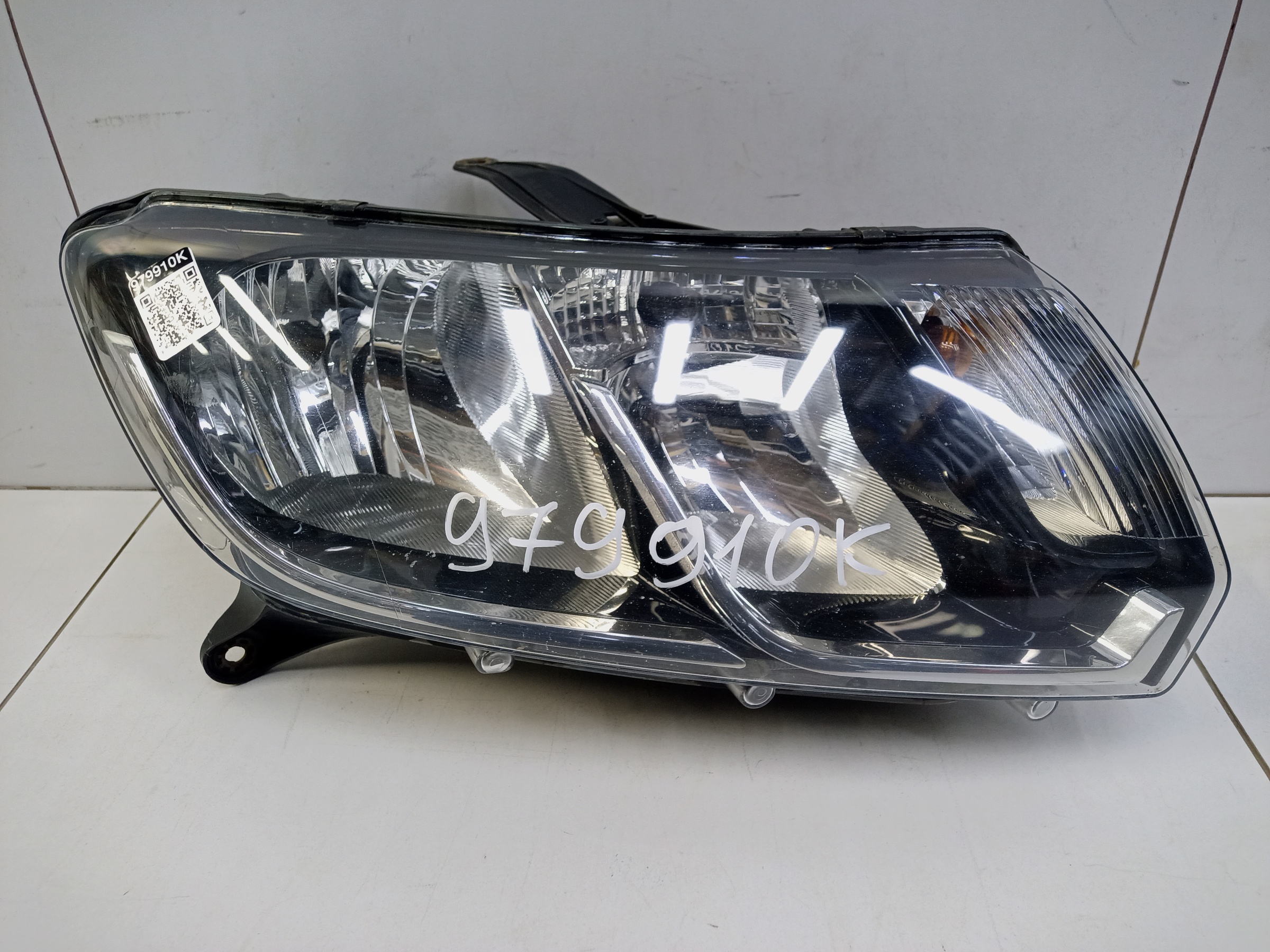 Фара передняя правая Renault Logan 2