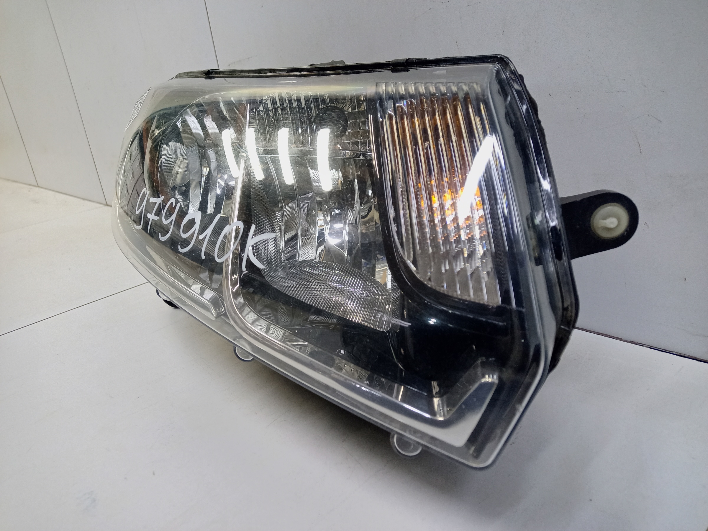 Фара передняя правая Renault Logan 2