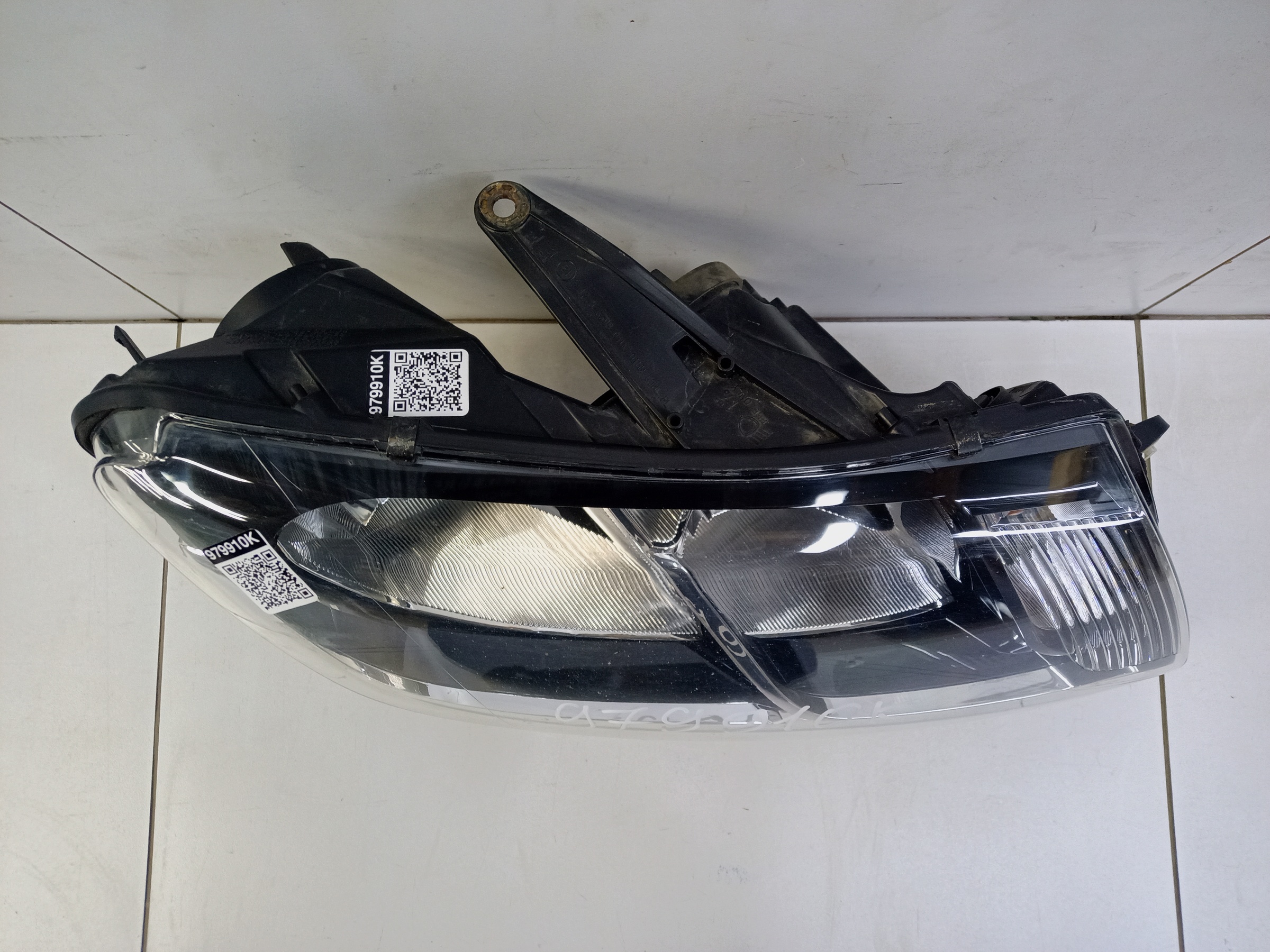 Фара передняя правая Renault Logan 2