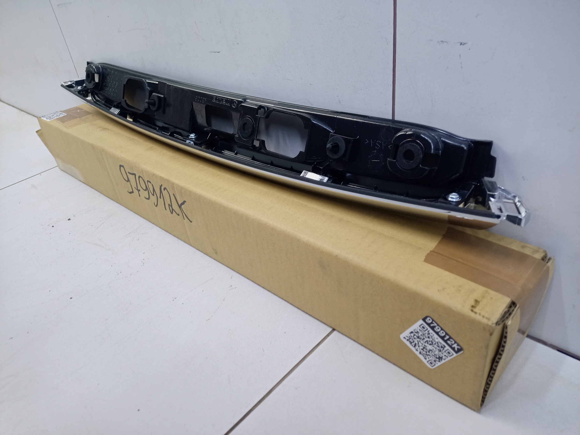 Накладка крышки багажника Mazda 6 GJ Sedan