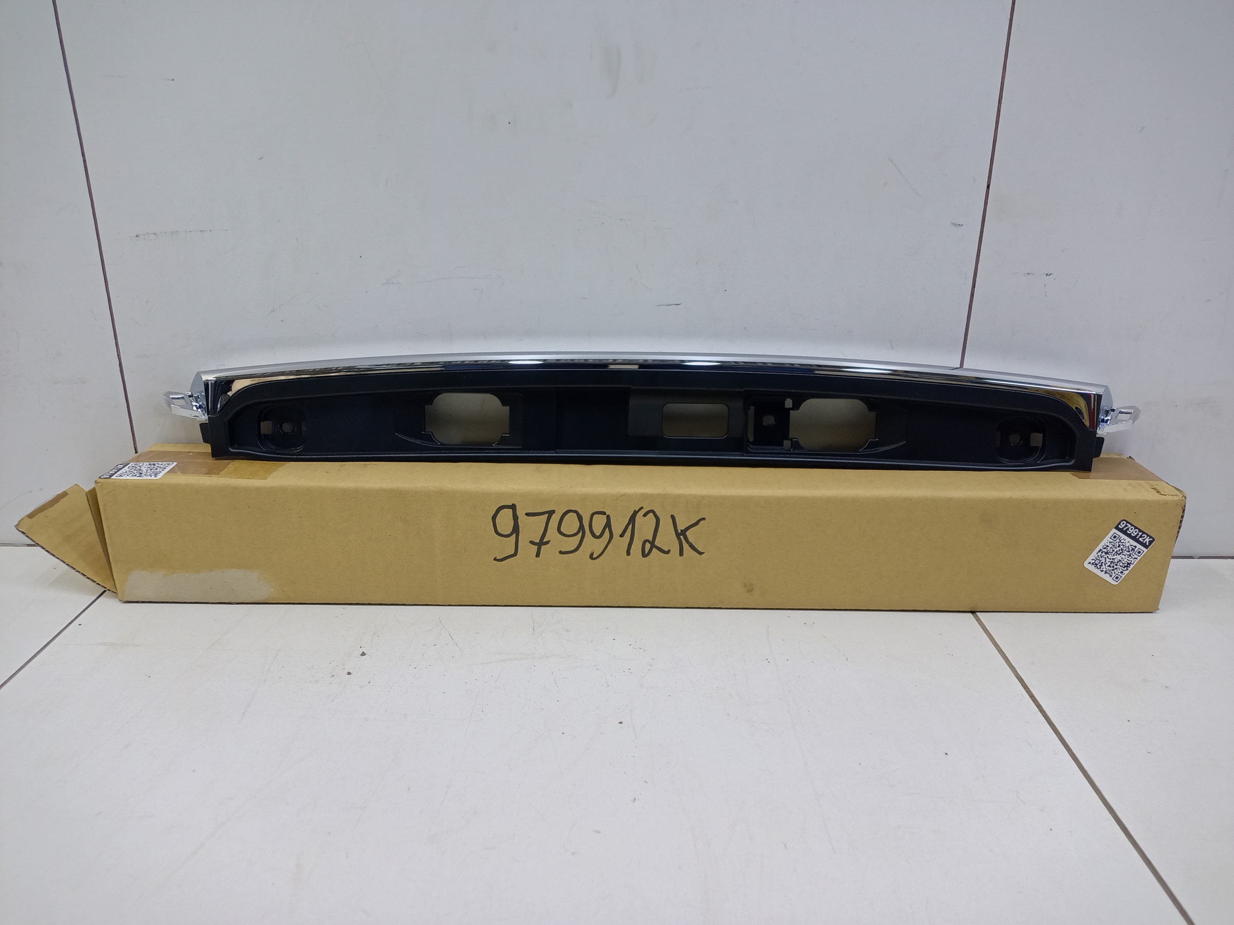 Накладка крышки багажника Mazda 6 GJ Sedan