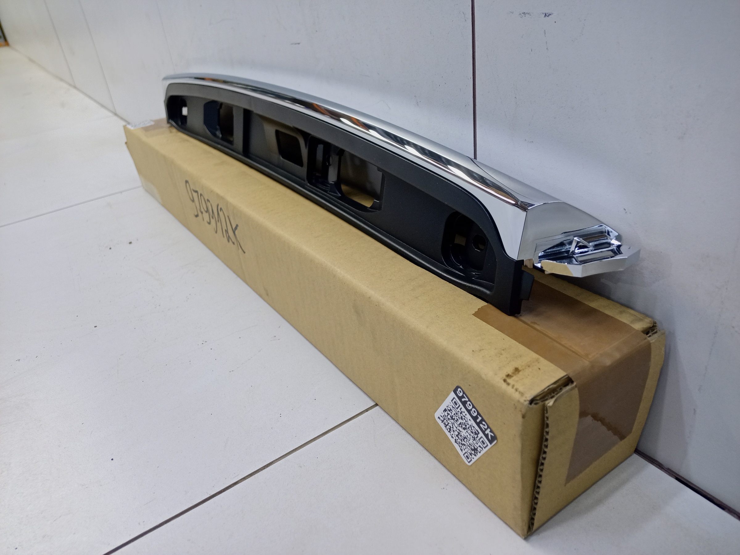 Накладка крышки багажника Mazda 6 GJ Sedan