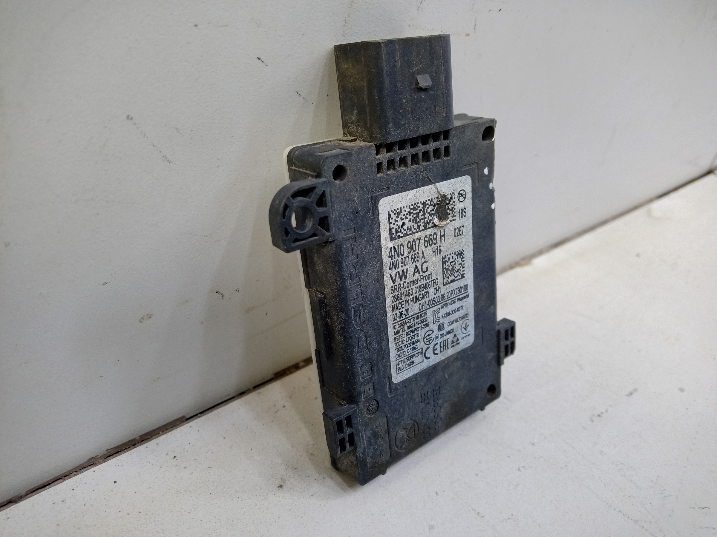 Радар BSD " слепых зон " передний Volkswagen Touareg 3