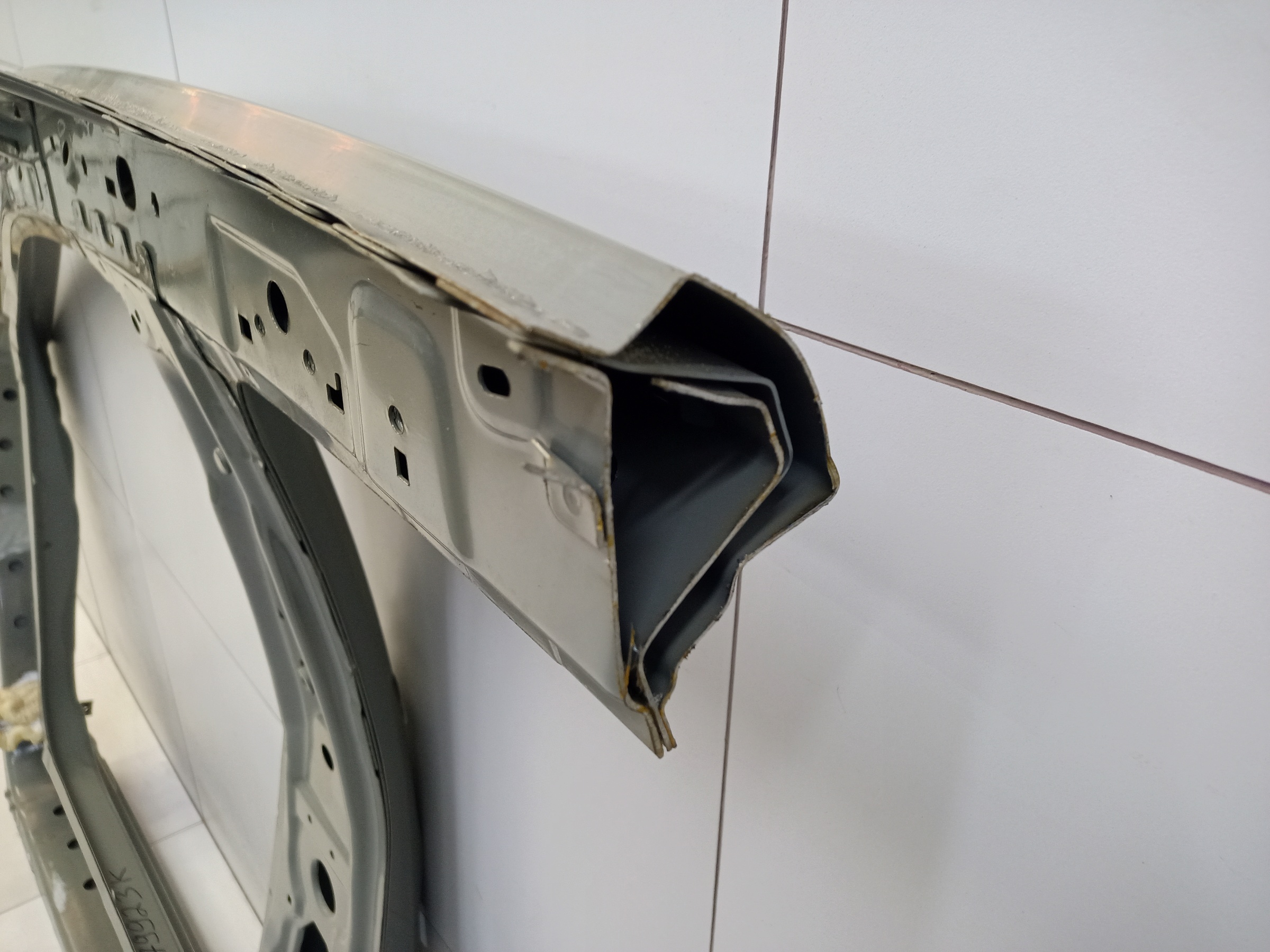 Панель кузова боковая правая Omoda S5