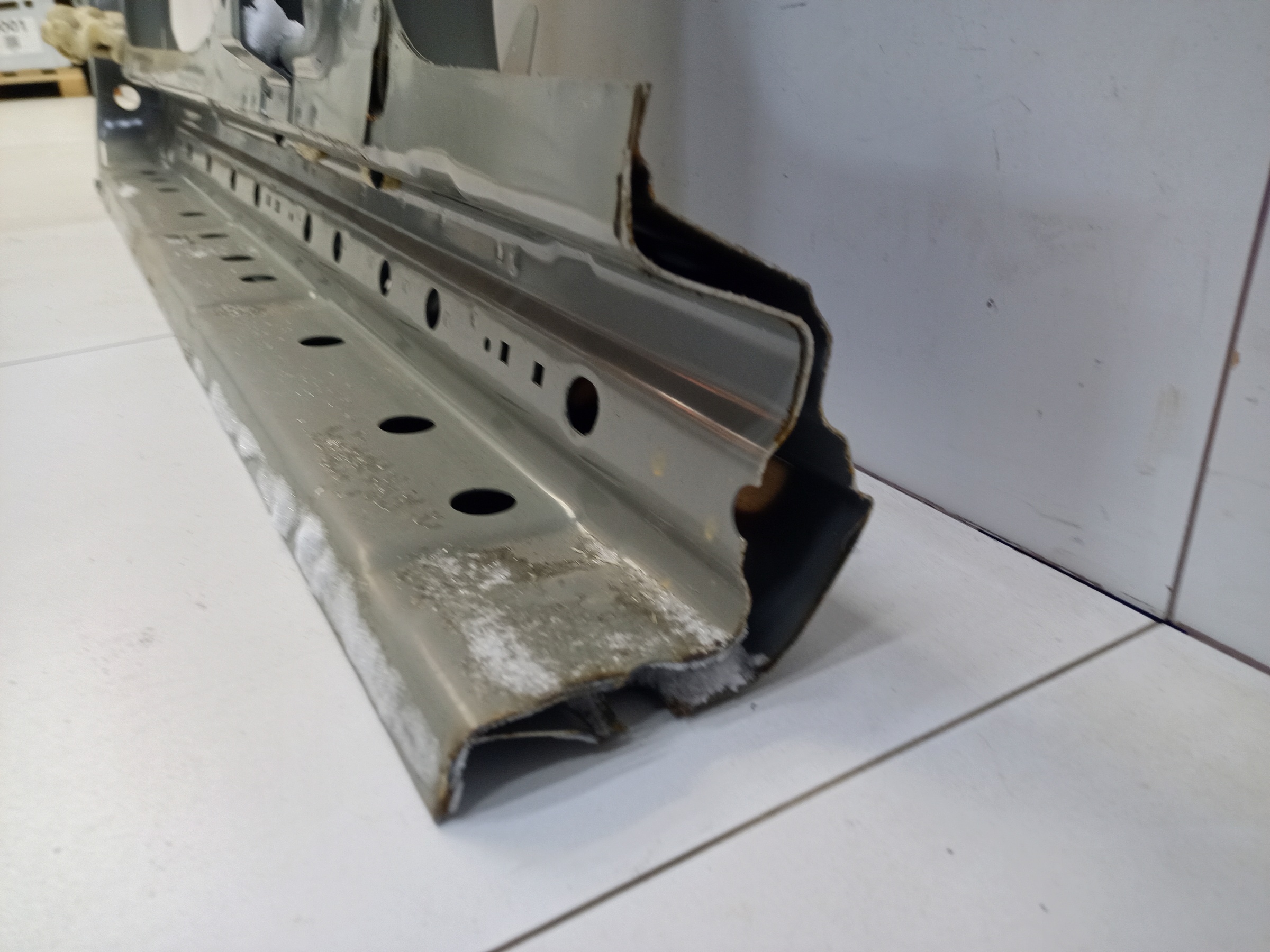 Панель кузова боковая правая Omoda S5