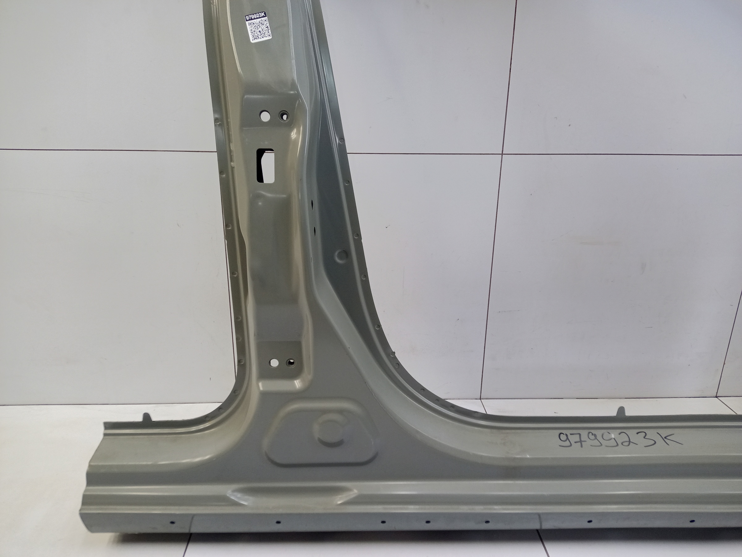 Панель кузова боковая правая Omoda S5