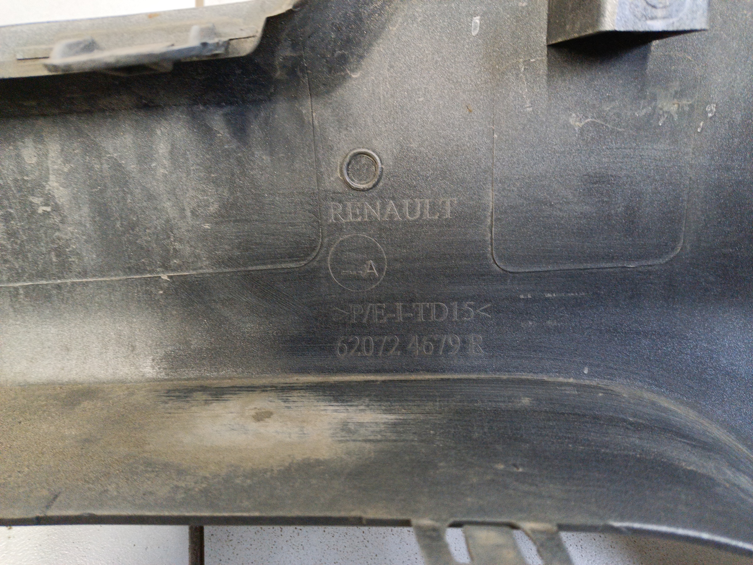 Накладка переднего бампера Renault Duster 1 Restail