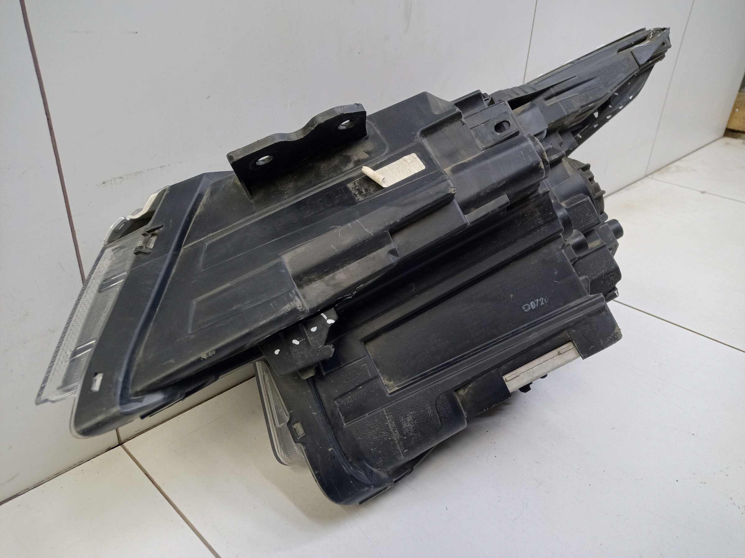 Фара передняя правая Kia Seltos LED