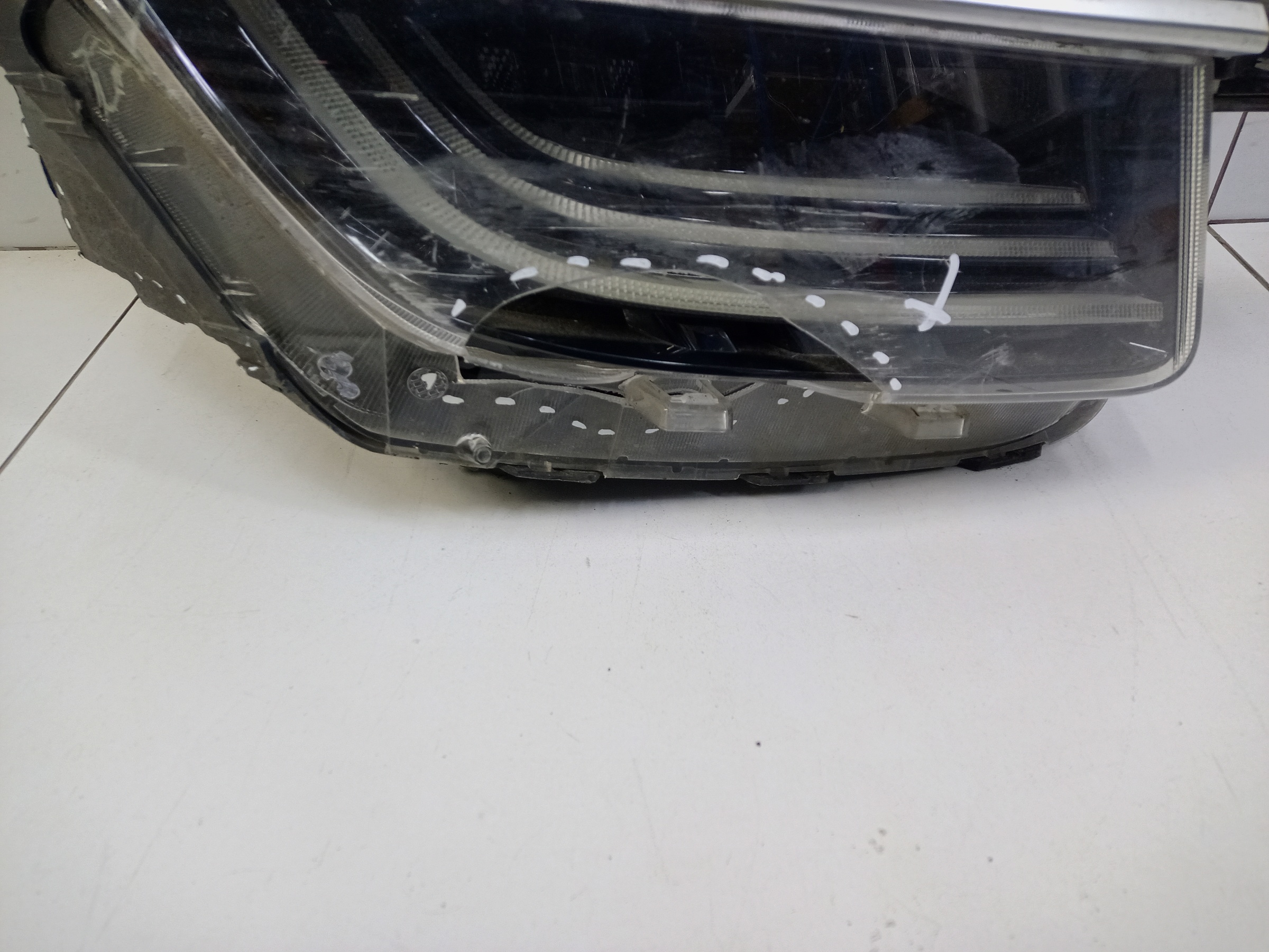 Фара передняя правая Kia Seltos LED