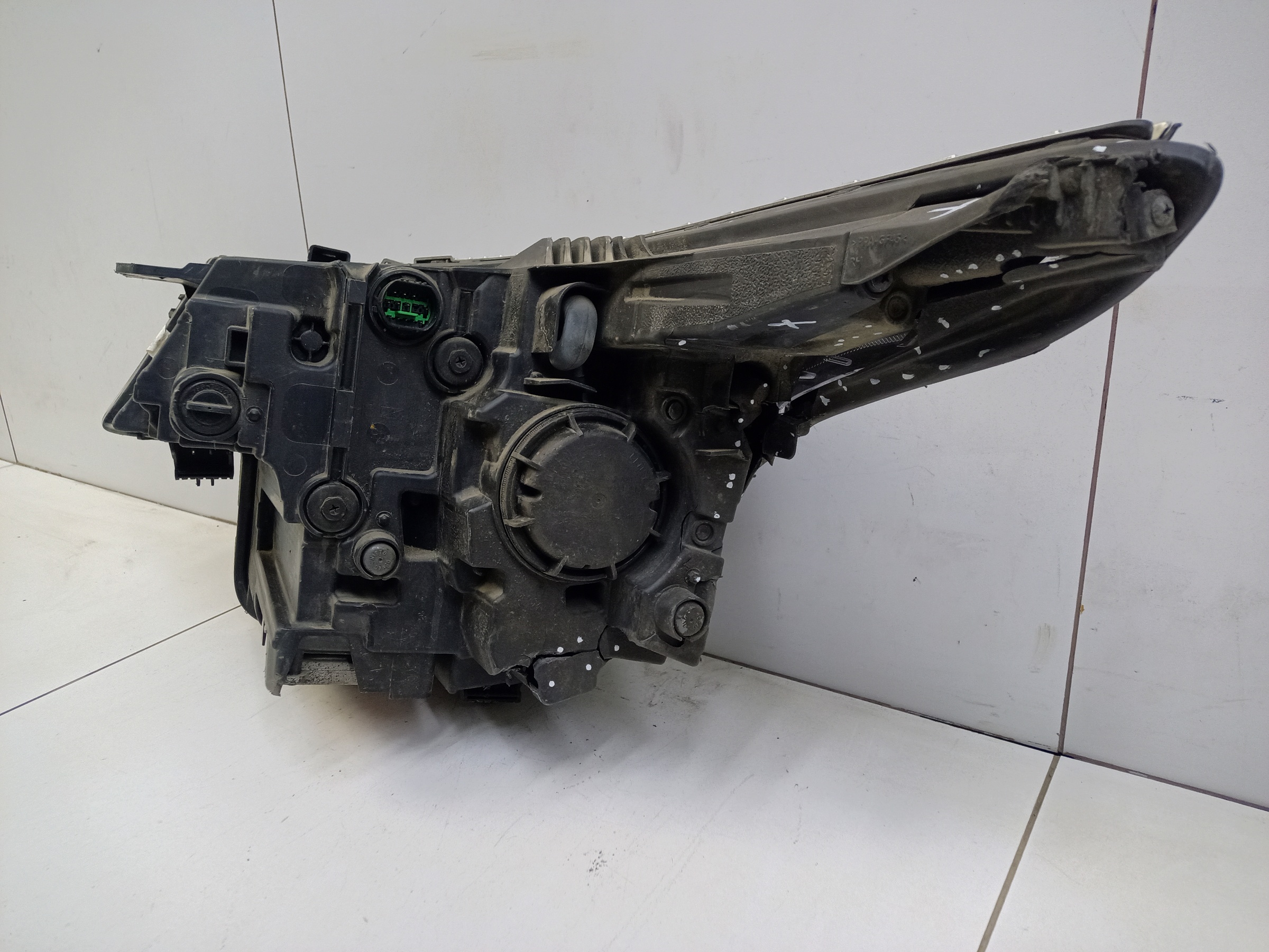 Фара передняя правая Kia Seltos LED