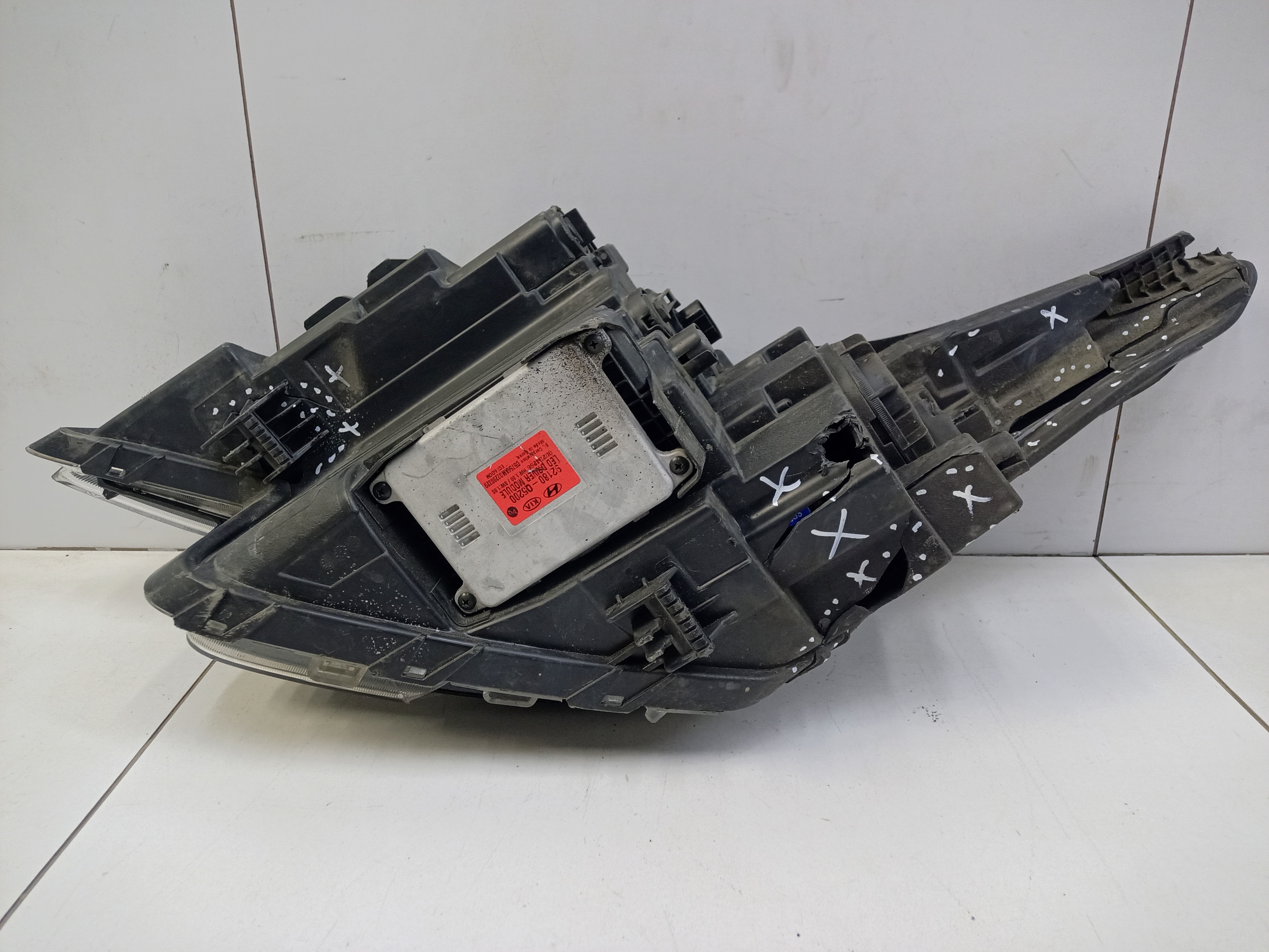 Фара передняя правая Kia Seltos LED