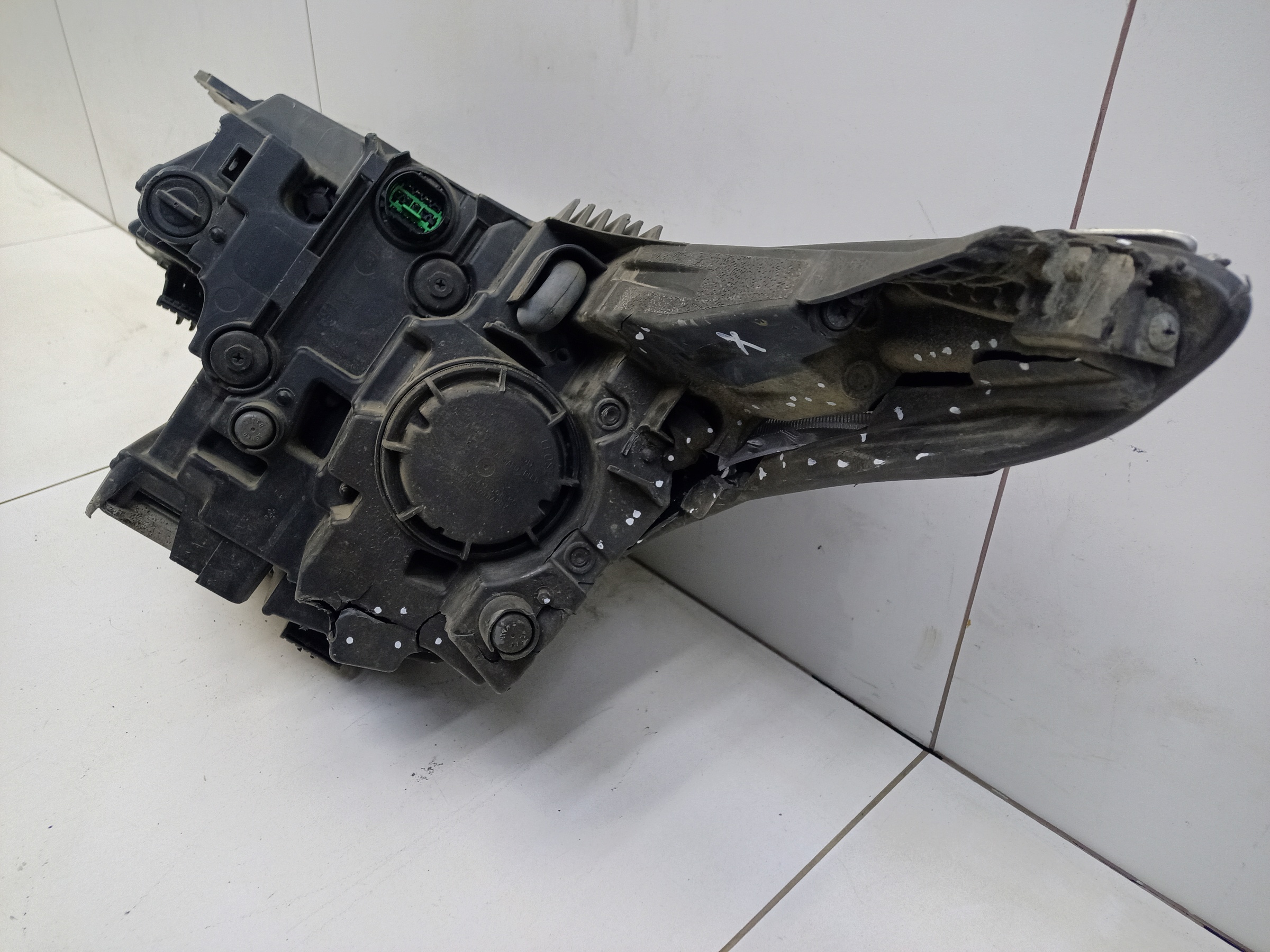 Фара передняя правая Kia Seltos LED