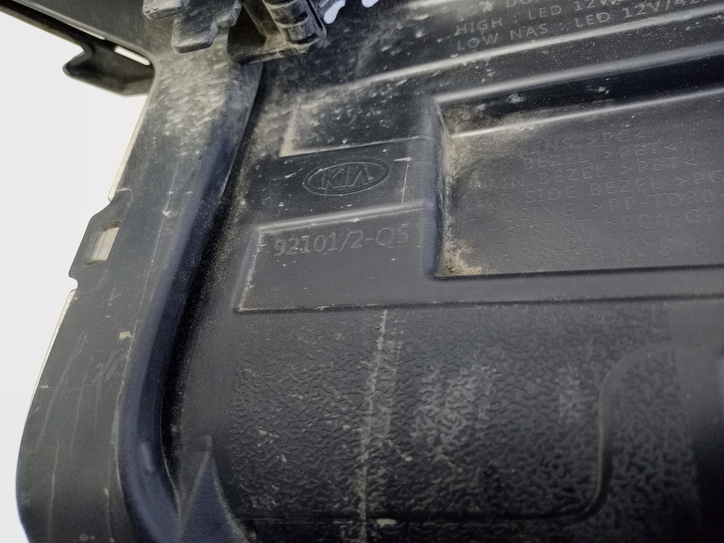 Фара передняя правая Kia Seltos LED