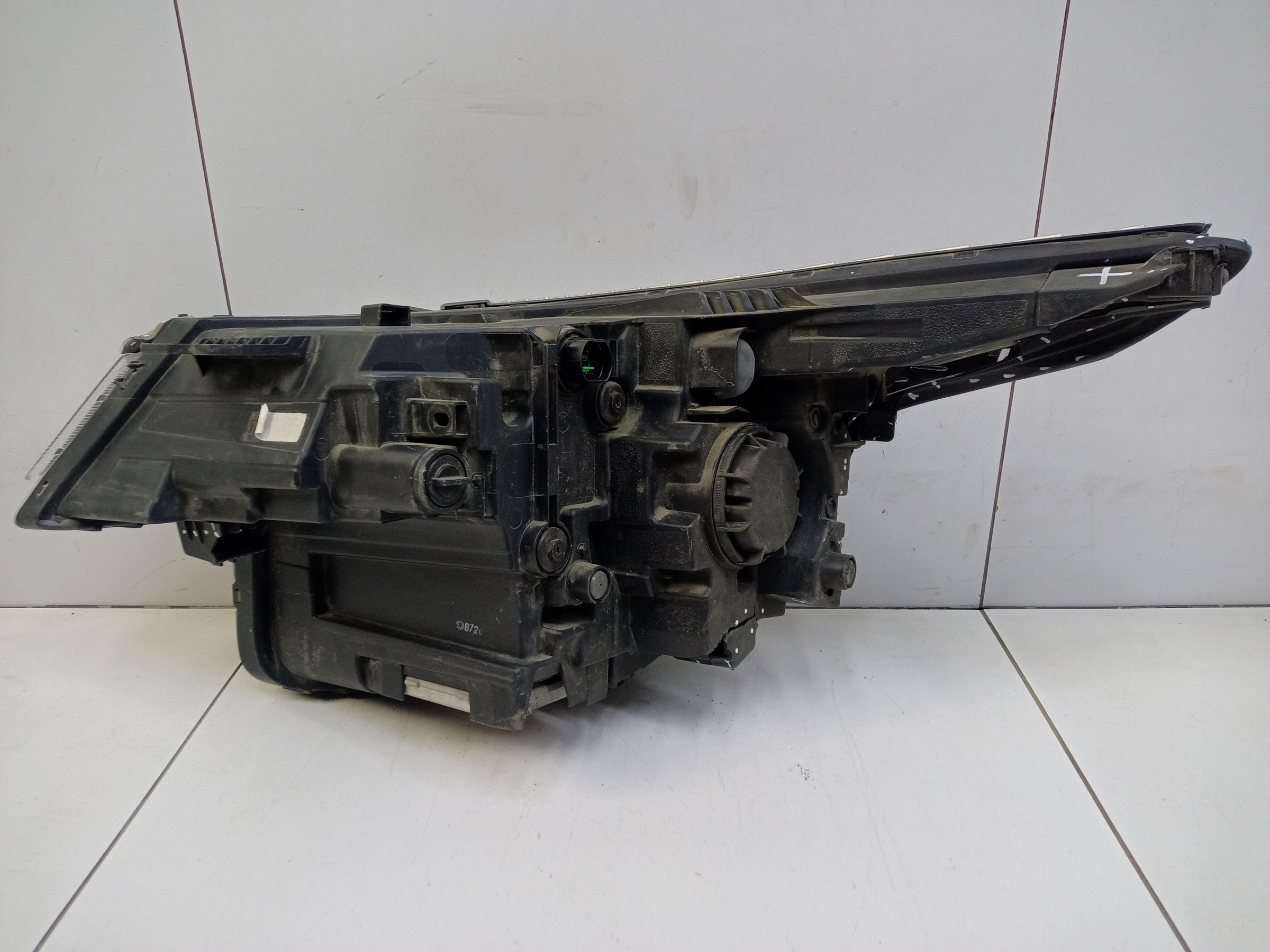 Фара передняя правая Kia Seltos LED