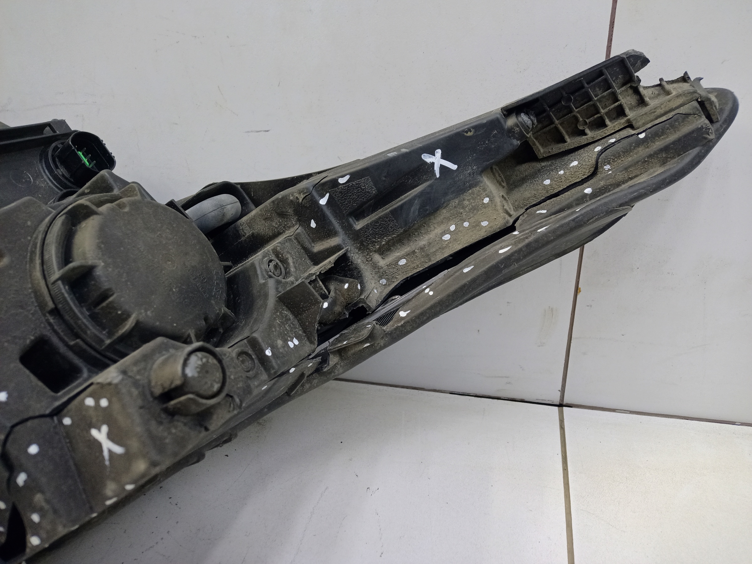 Фара передняя правая Kia Seltos LED