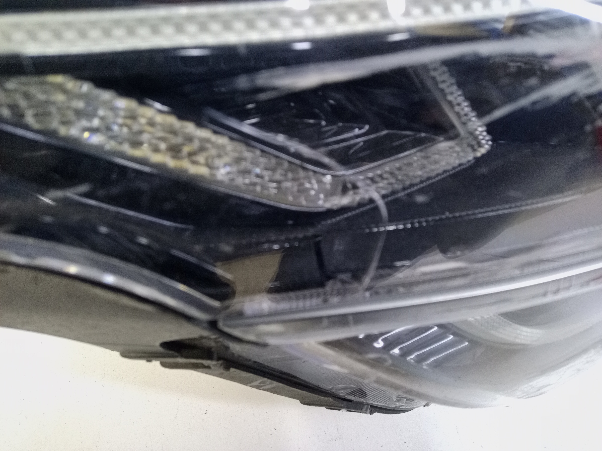 Фара передняя правая Kia Seltos LED