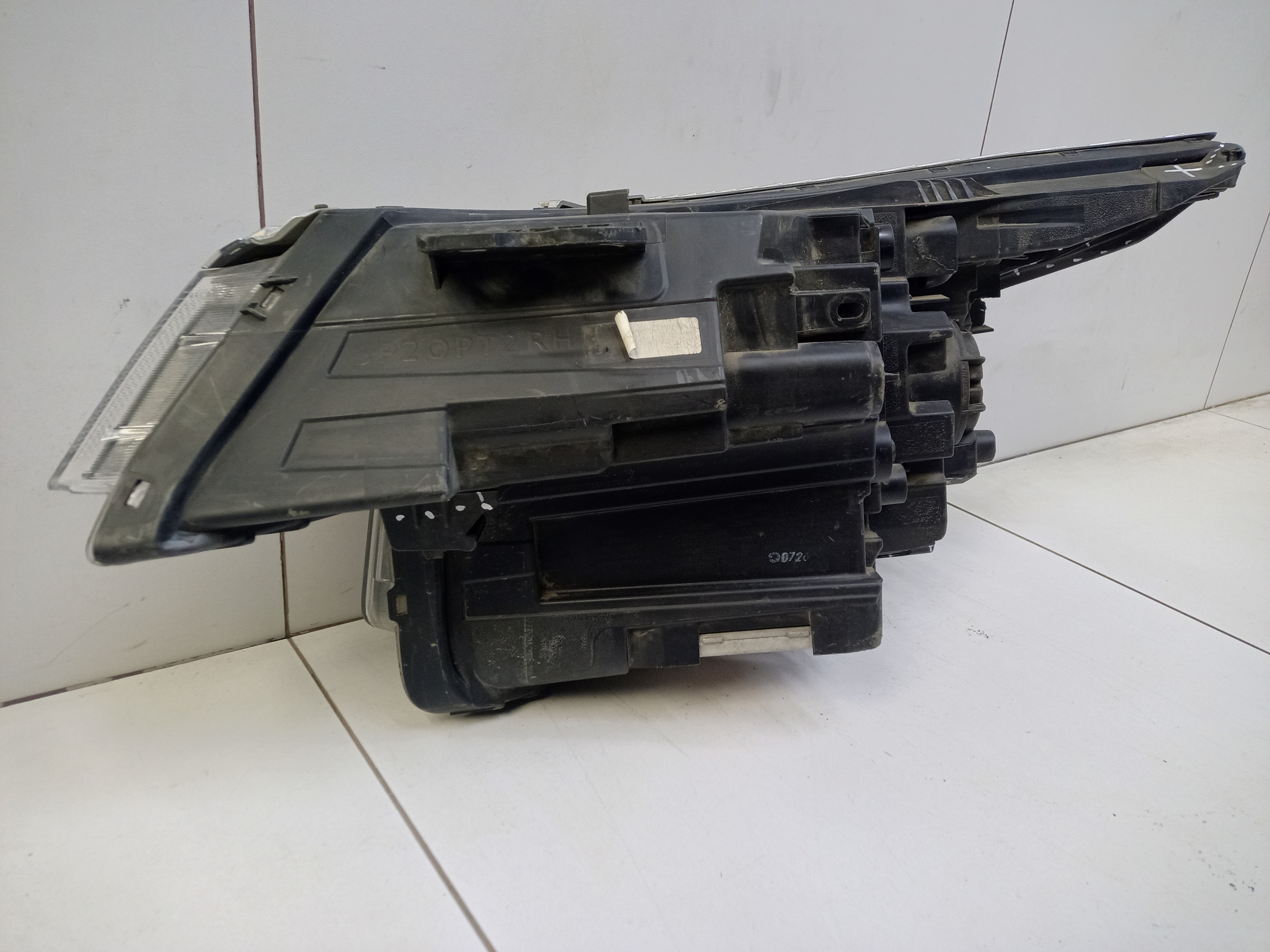 Фара передняя правая Kia Seltos LED