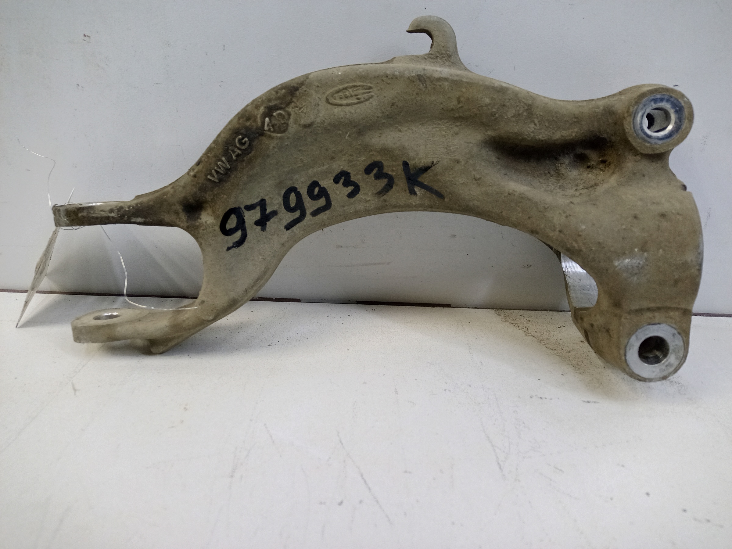 Кронштейн амортизатора левый Audi Q7 2