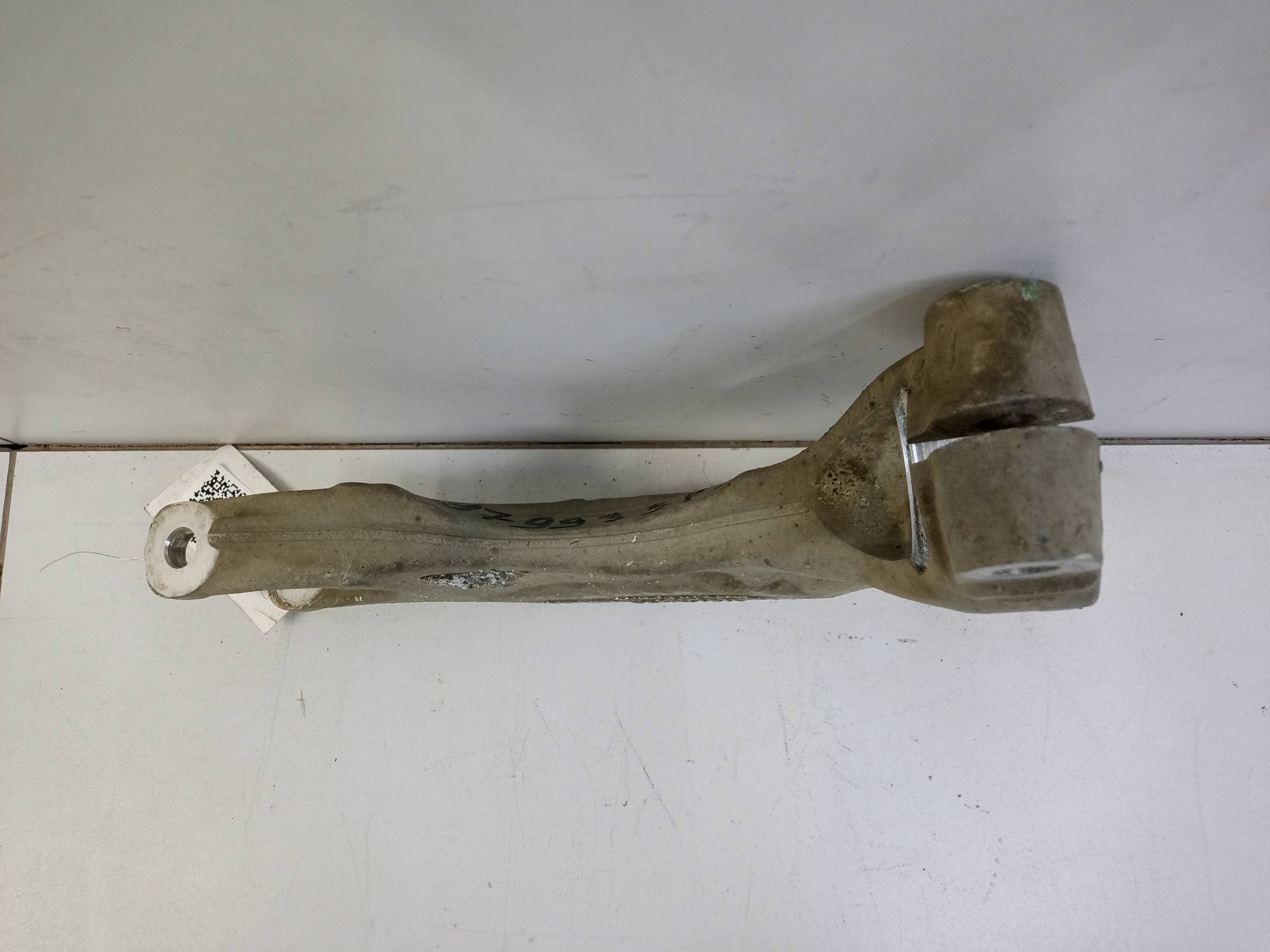 Кронштейн амортизатора левый Audi Q7 2