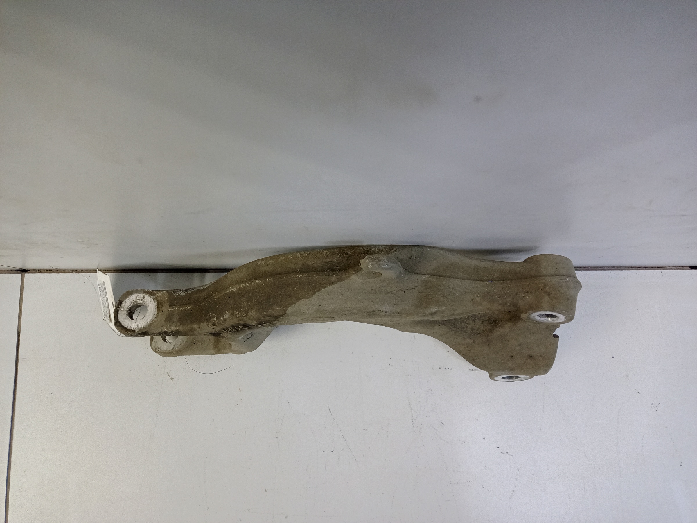 Кронштейн амортизатора левый Audi Q7 2