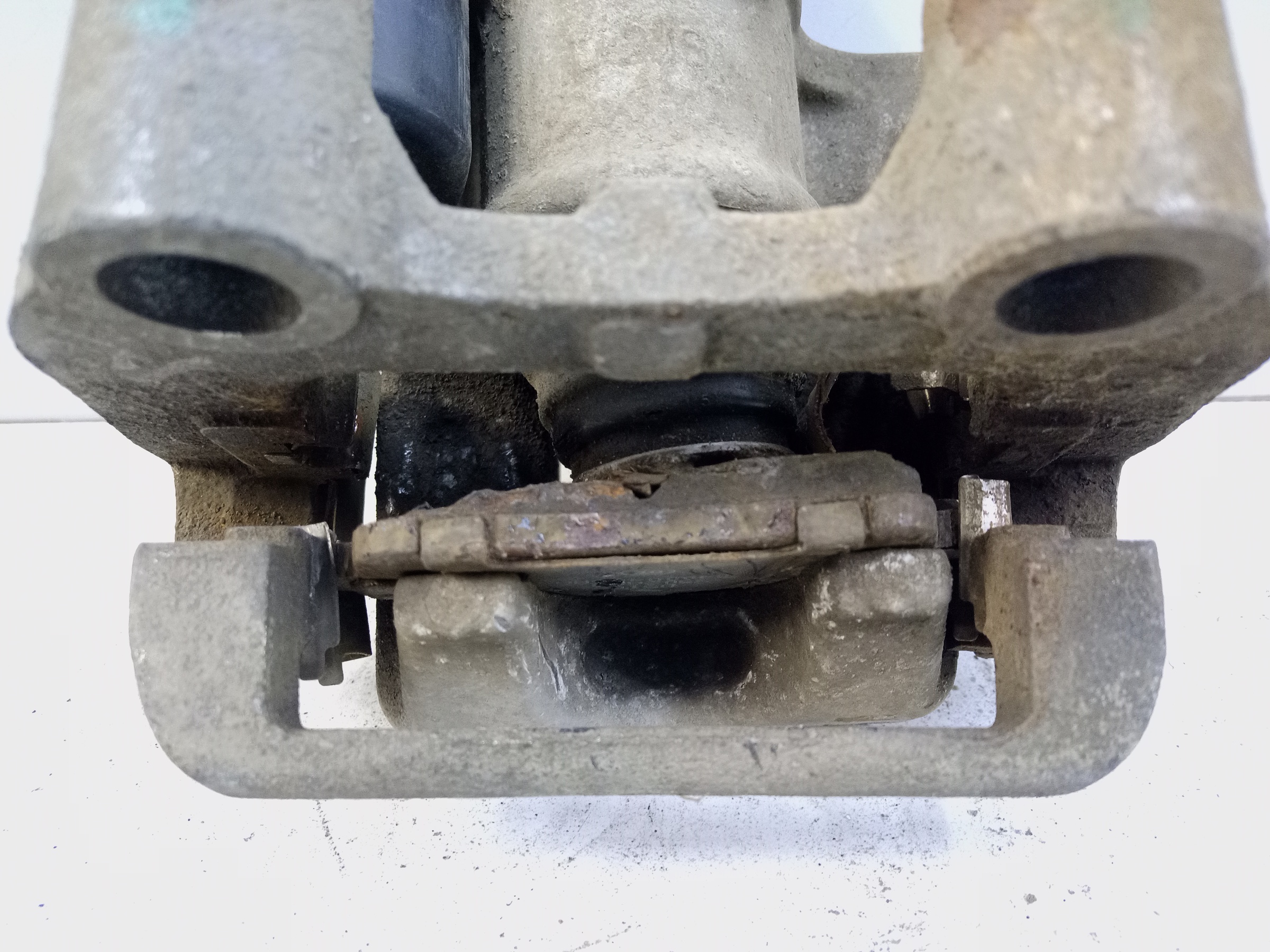 Суппорт тормозной задний левый Chery Tiggo 7 Pro