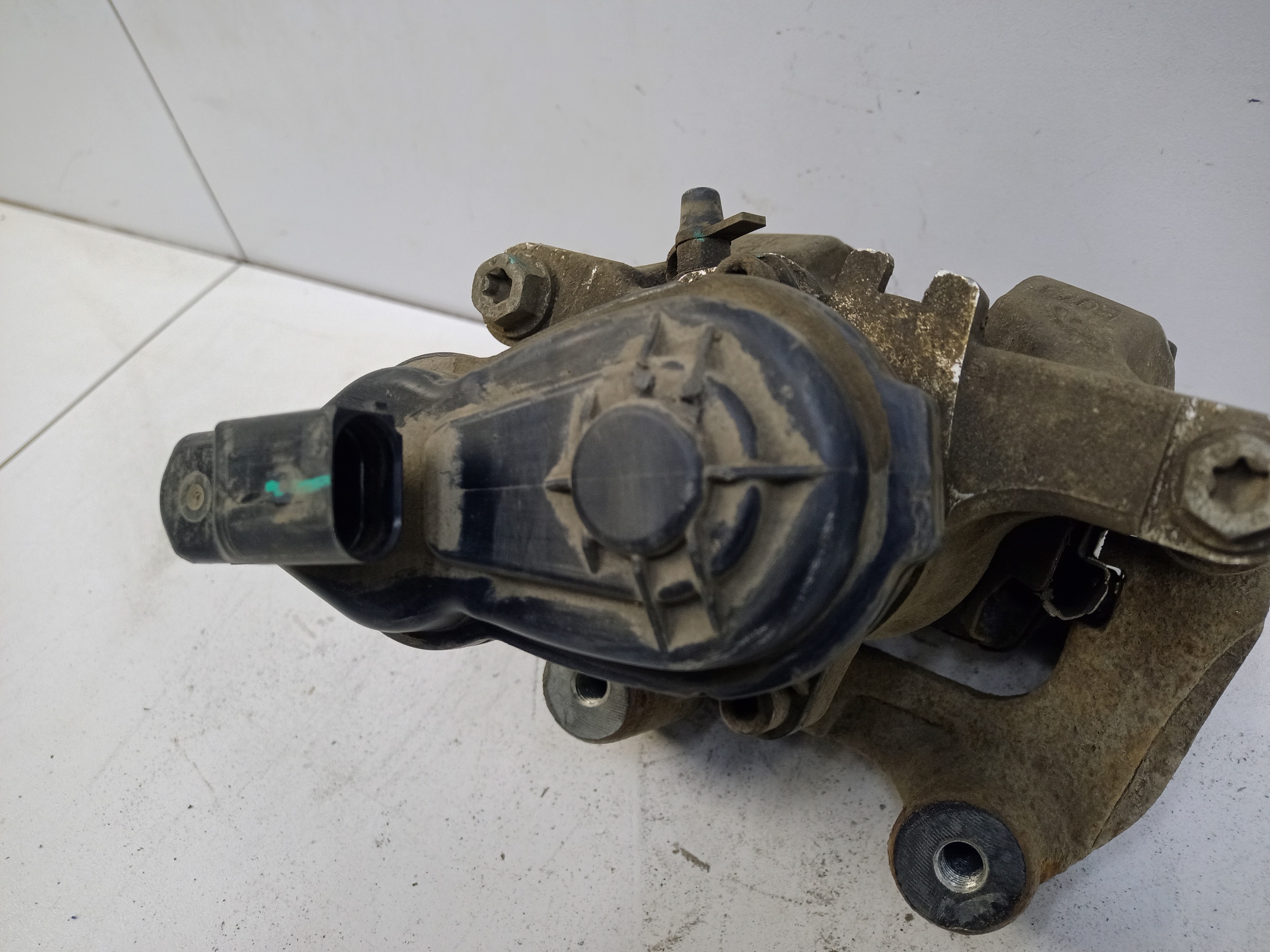 Суппорт тормозной задний левый Chery Tiggo 7 Pro