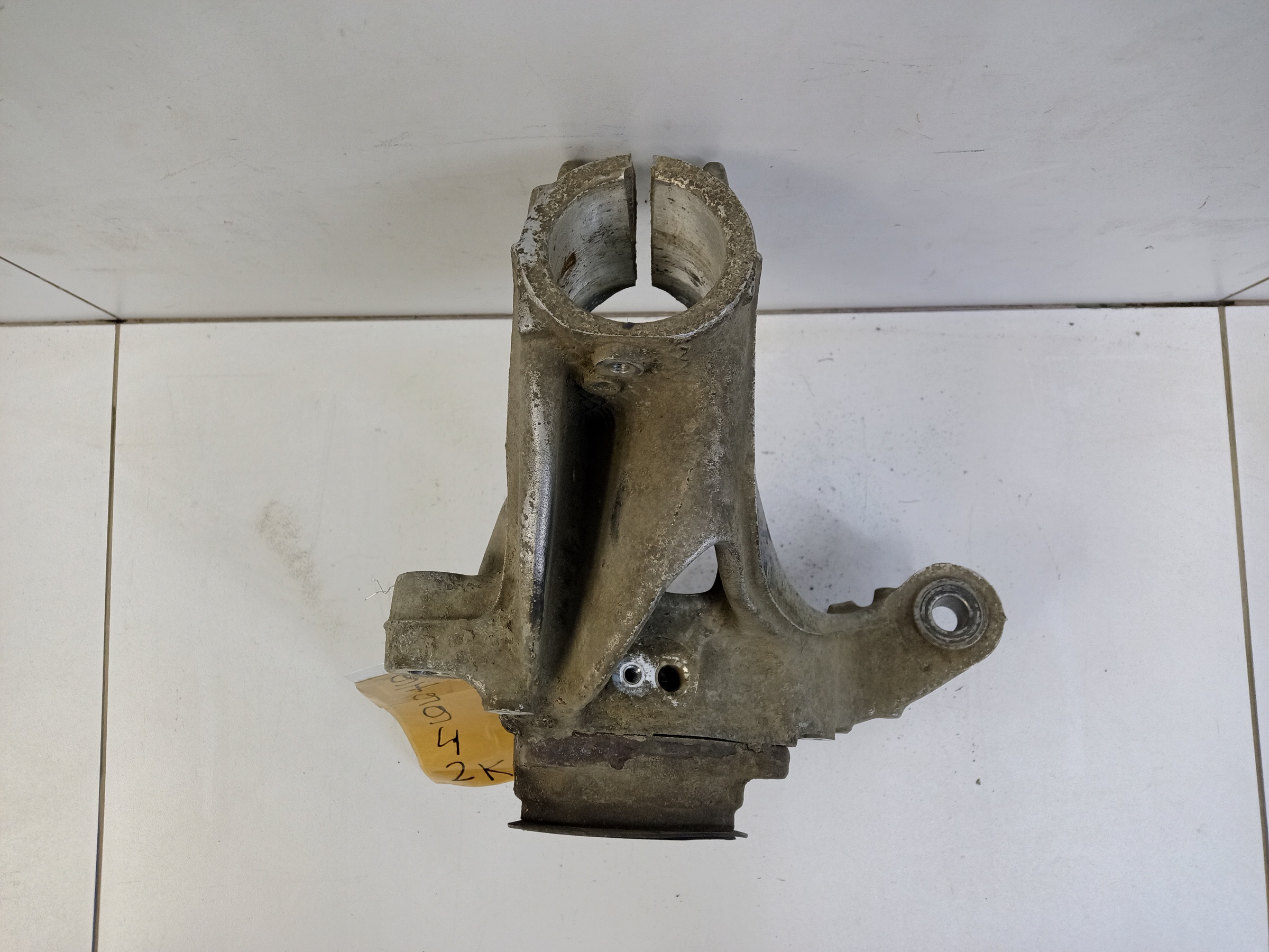 Кулак поворотный передний левый Volkswagen Passat B8