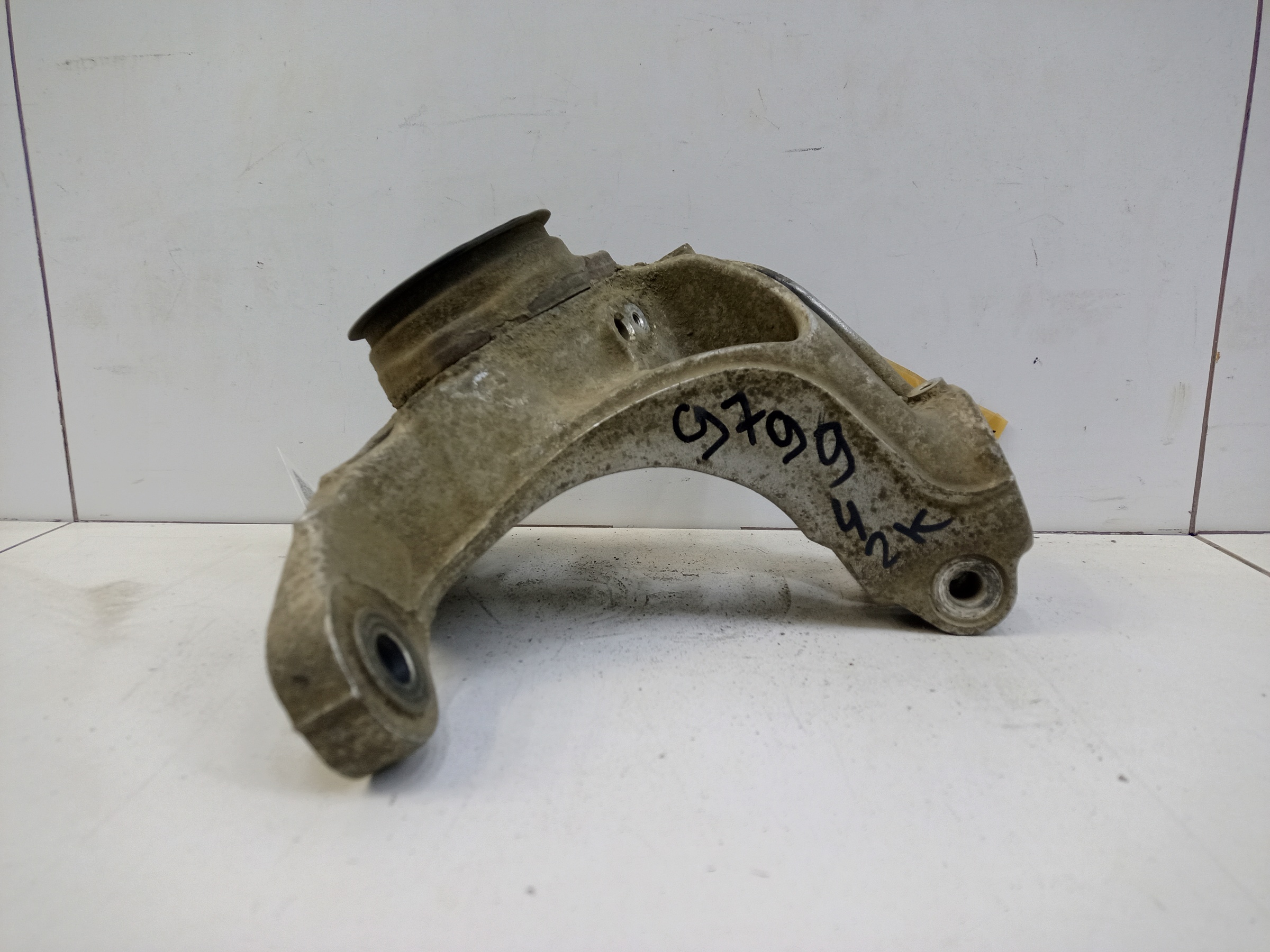 Кулак поворотный передний левый Volkswagen Passat B8