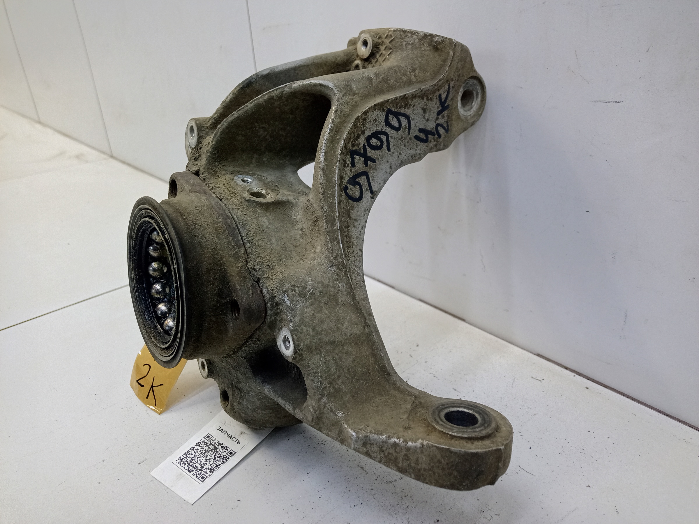 Кулак поворотный передний левый Volkswagen Passat B8