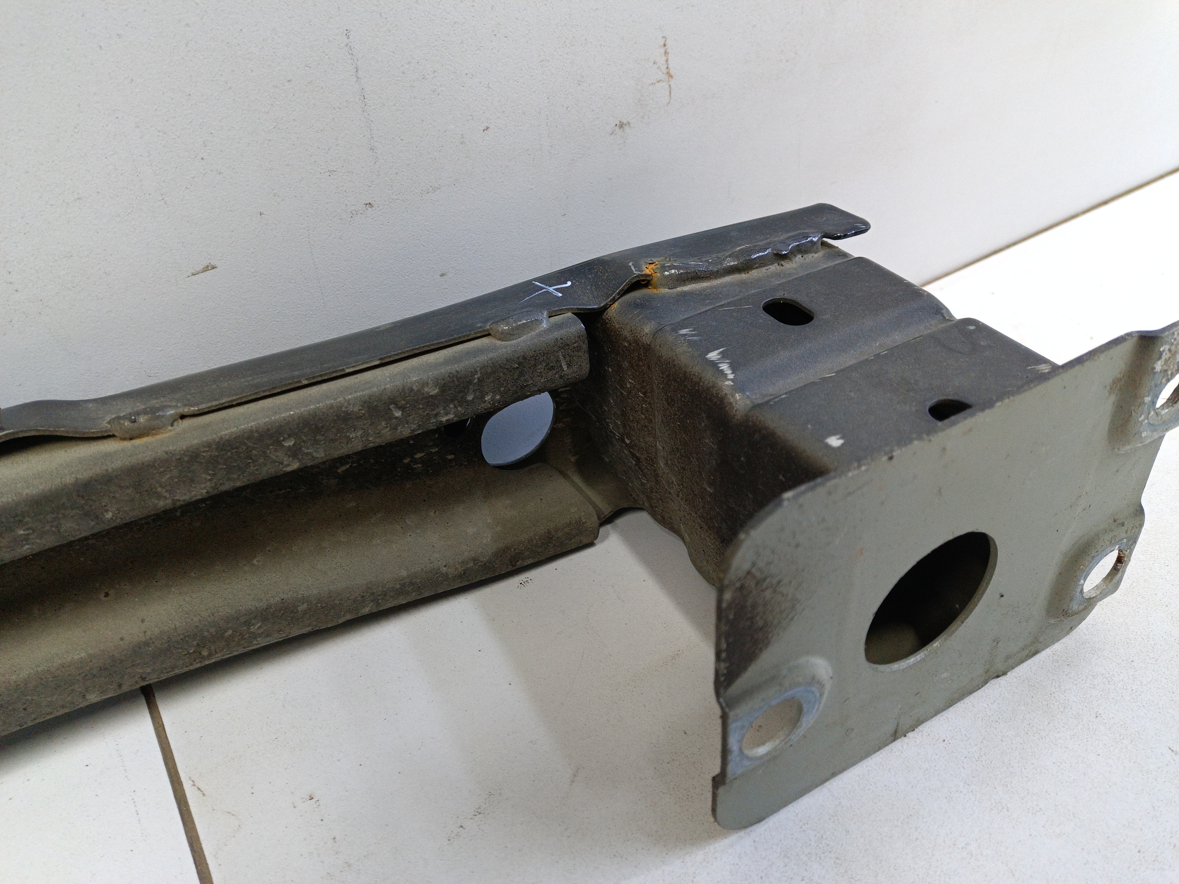 Усилитель заднего бампера Changan UNI-K