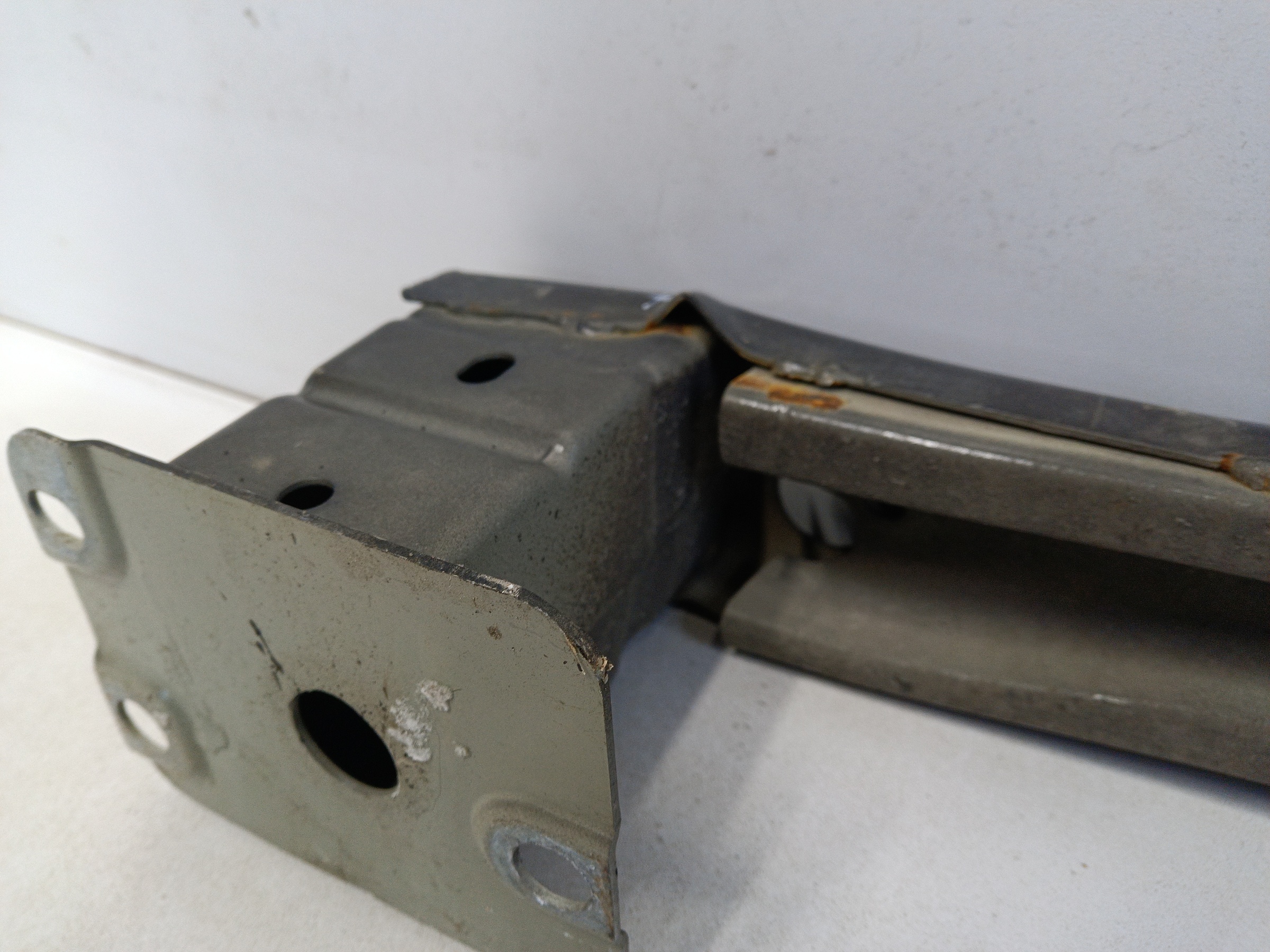 Усилитель заднего бампера Changan UNI-K