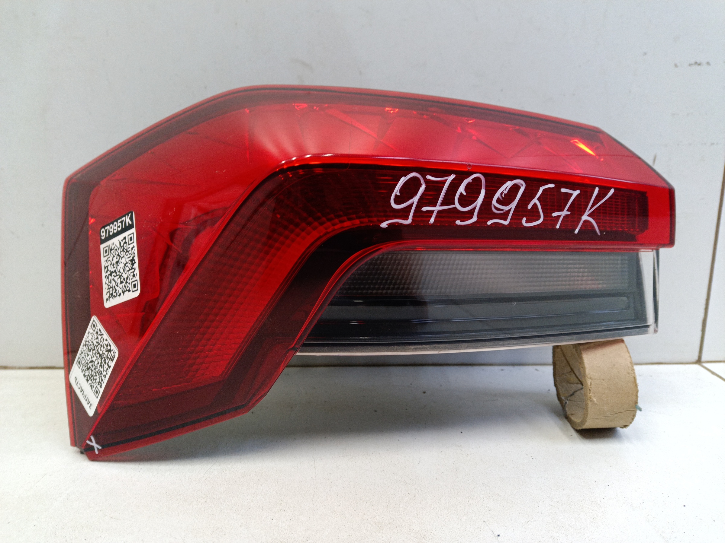 Фонарь задний левый наружный Skoda Rapid 2 LED