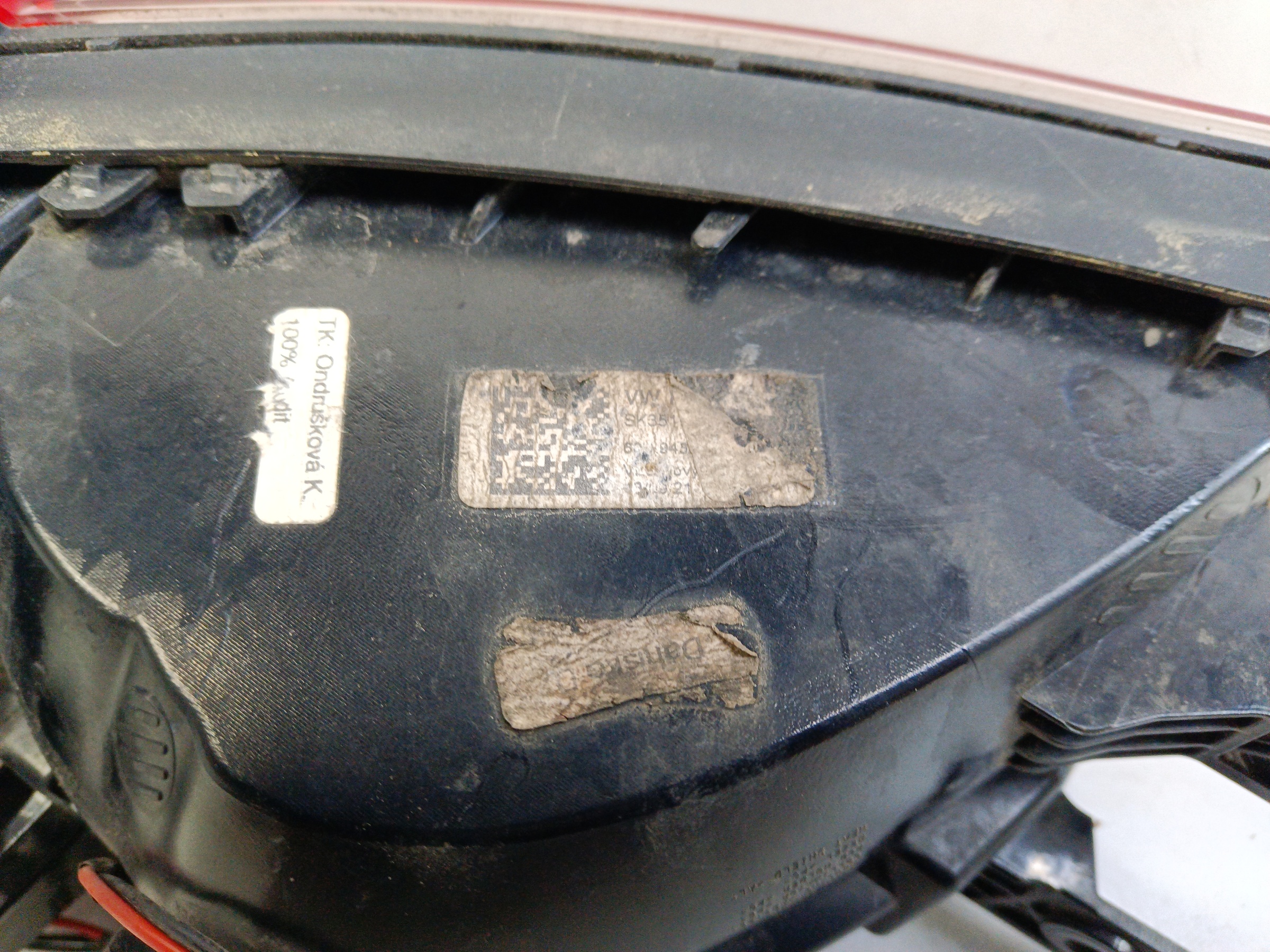 Фонарь задний левый наружный Skoda Rapid 2 LED