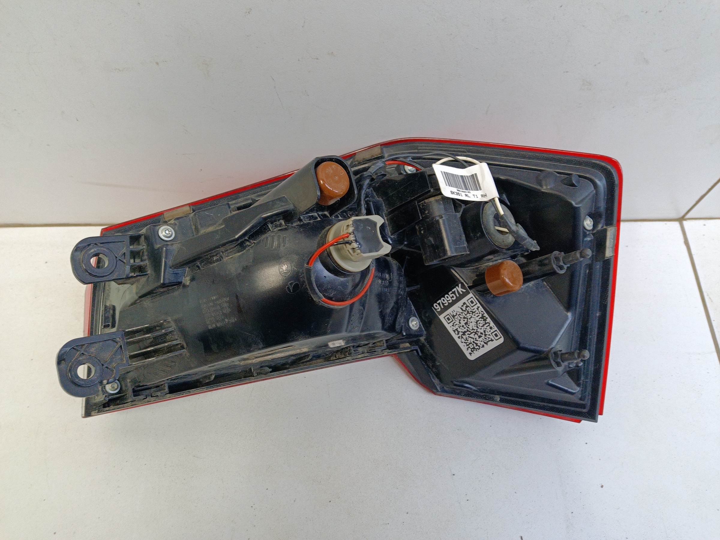 Фонарь задний левый наружный Skoda Rapid 2 LED