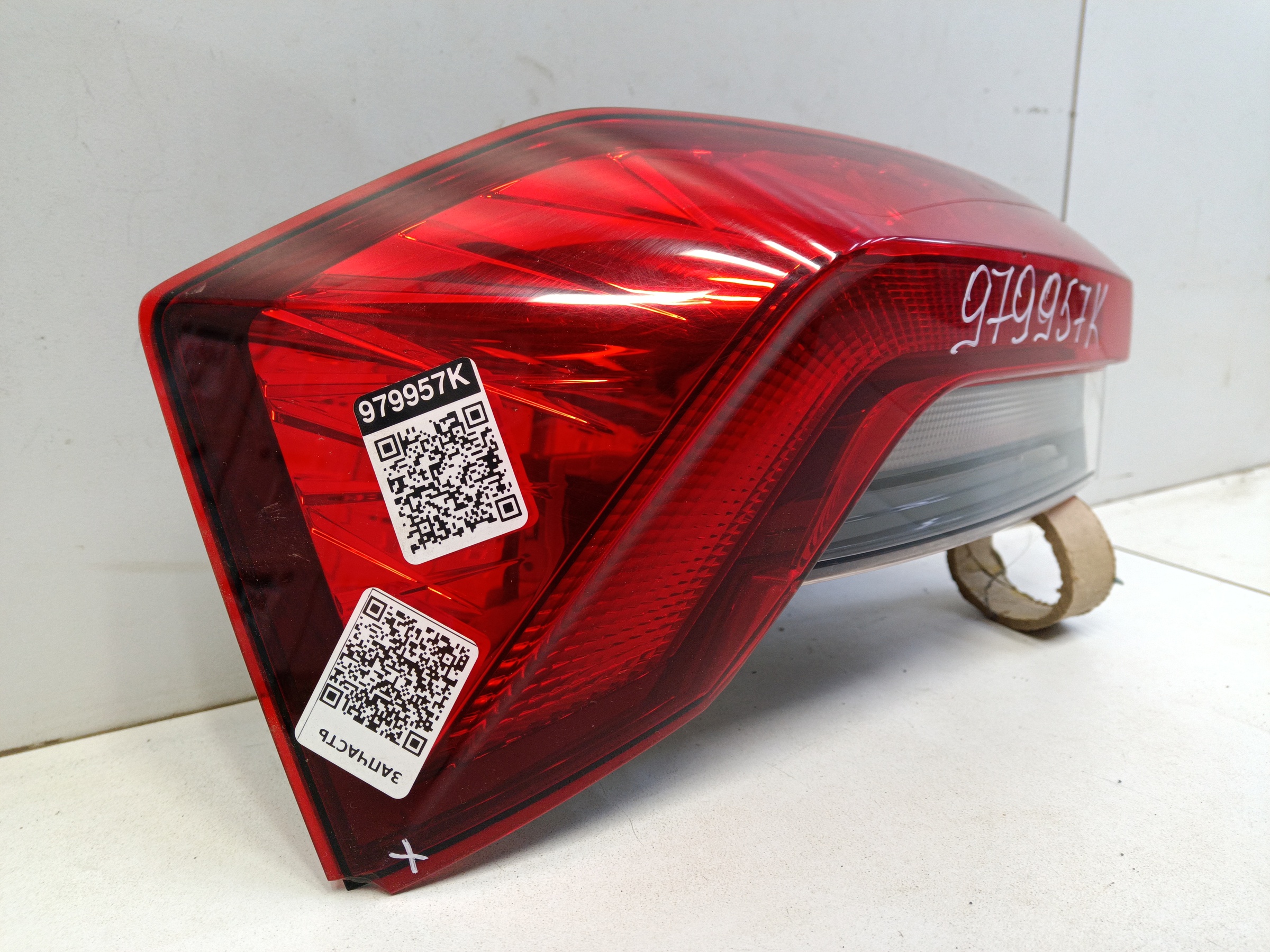 Фонарь задний левый наружный Skoda Rapid 2 LED