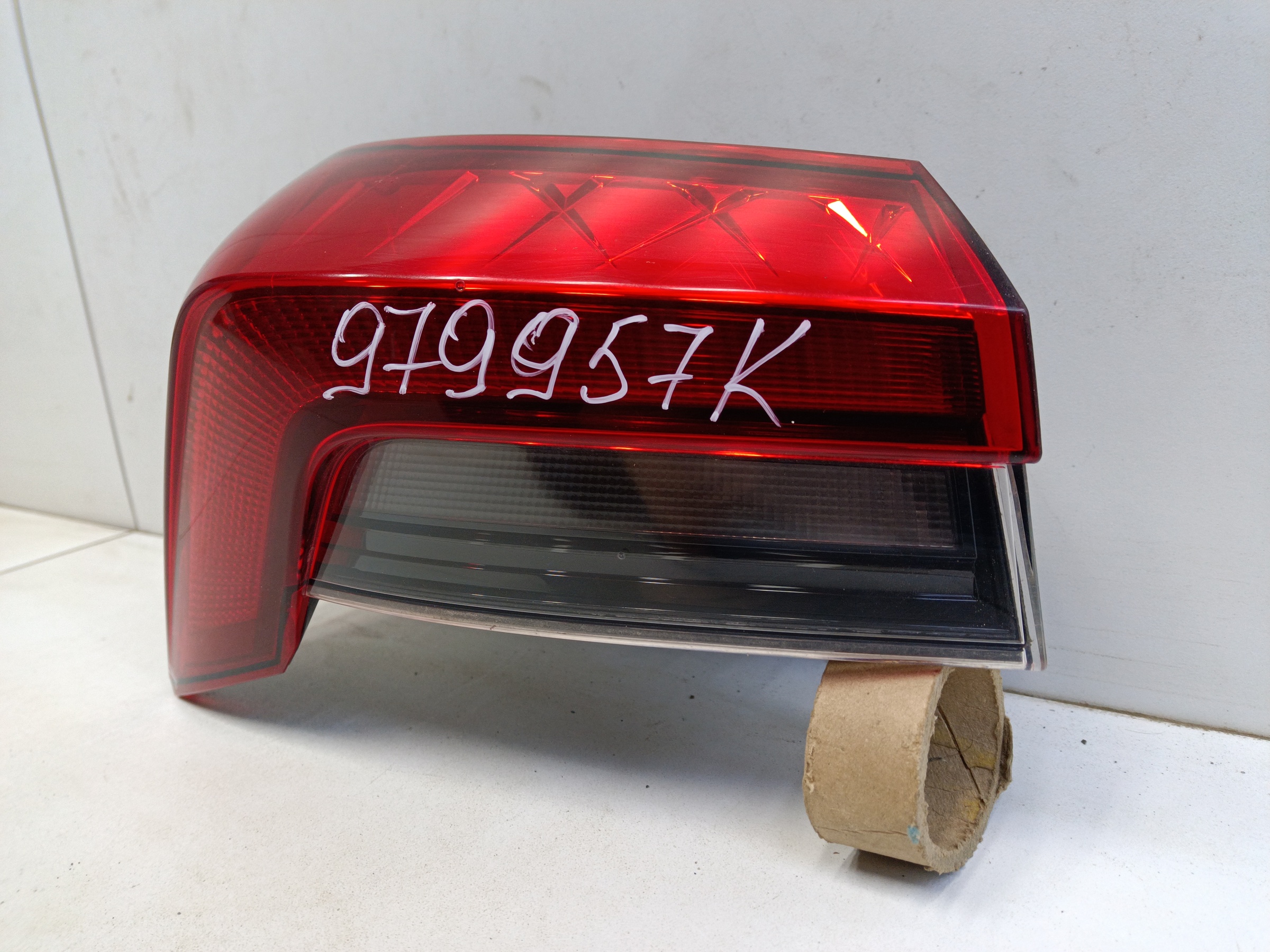 Фонарь задний левый наружный Skoda Rapid 2 LED