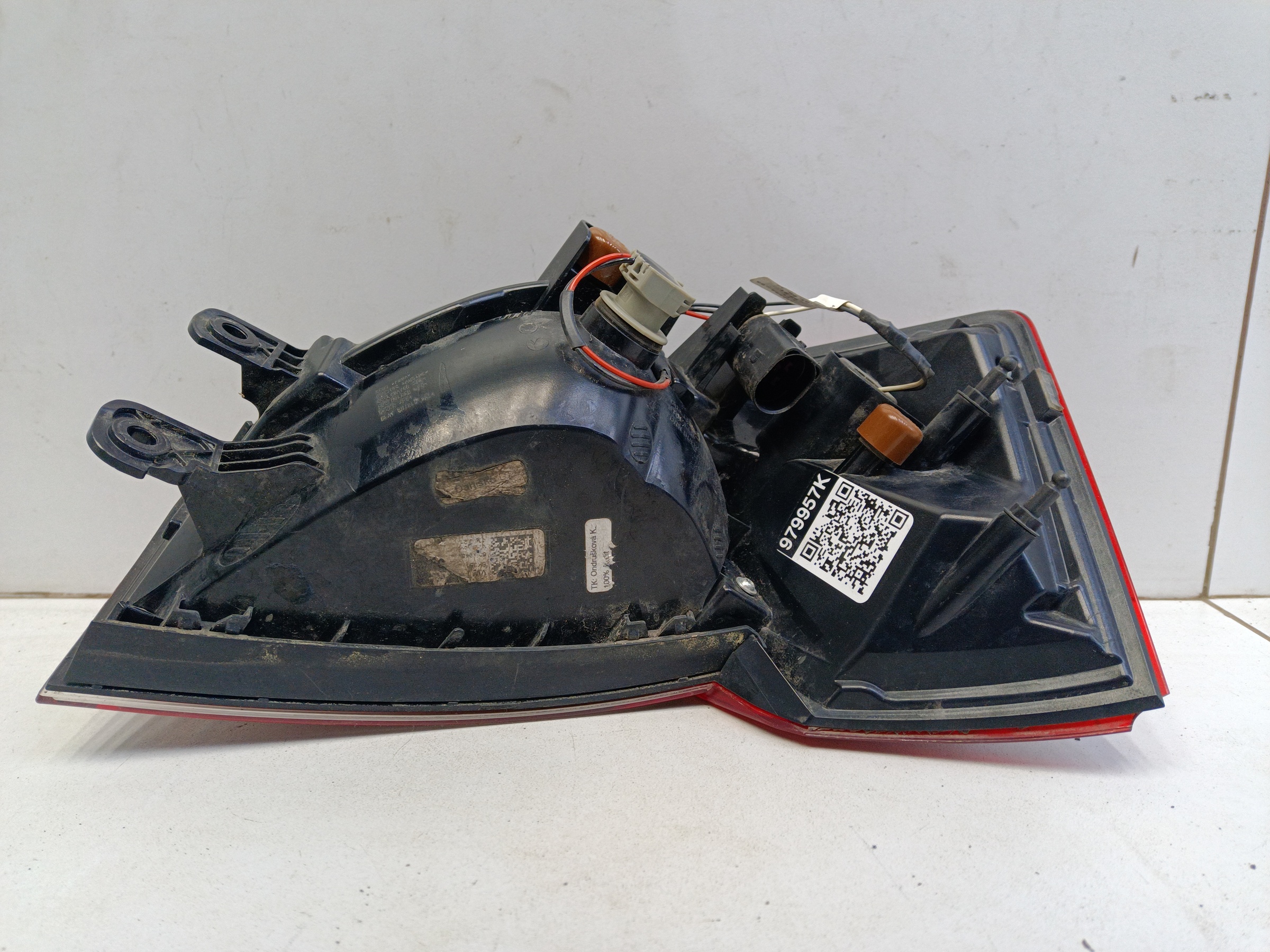 Фонарь задний левый наружный Skoda Rapid 2 LED