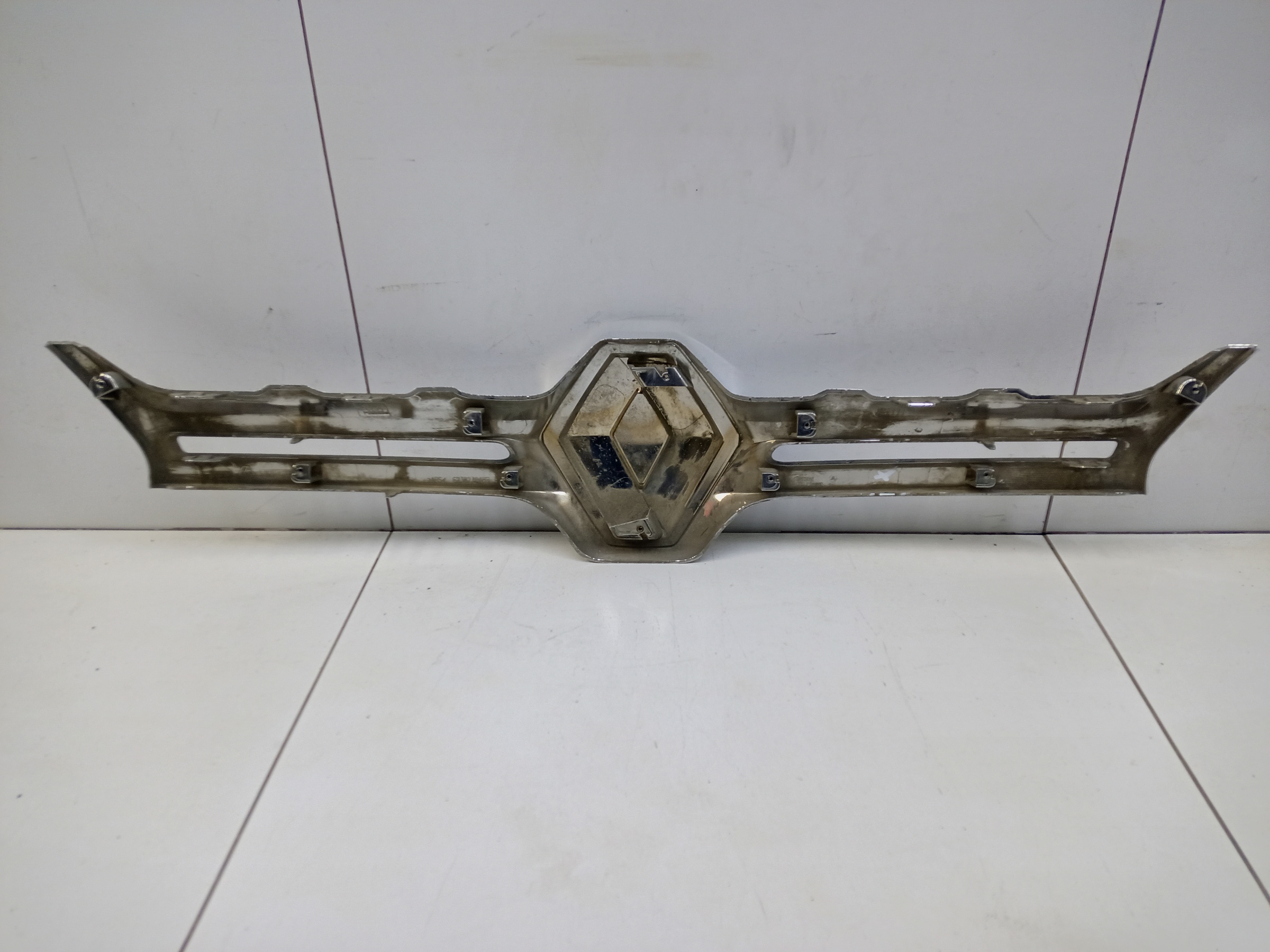 Накладка решетки радиатора Renault Duster 1 Restail