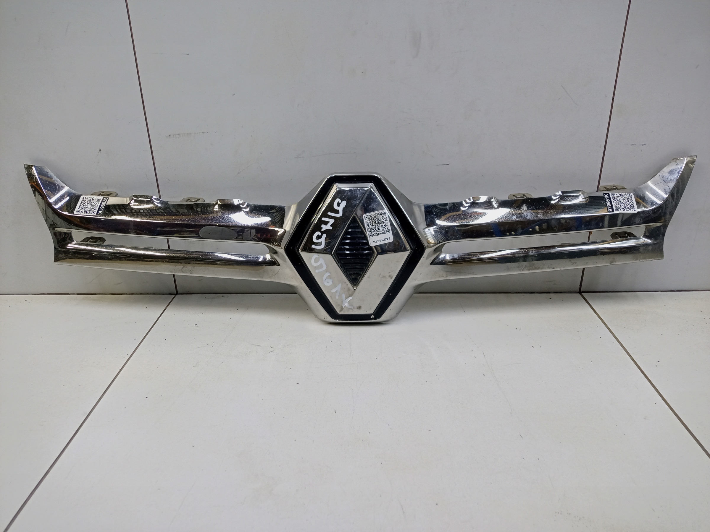 Накладка решетки радиатора Renault Duster 1 Restail