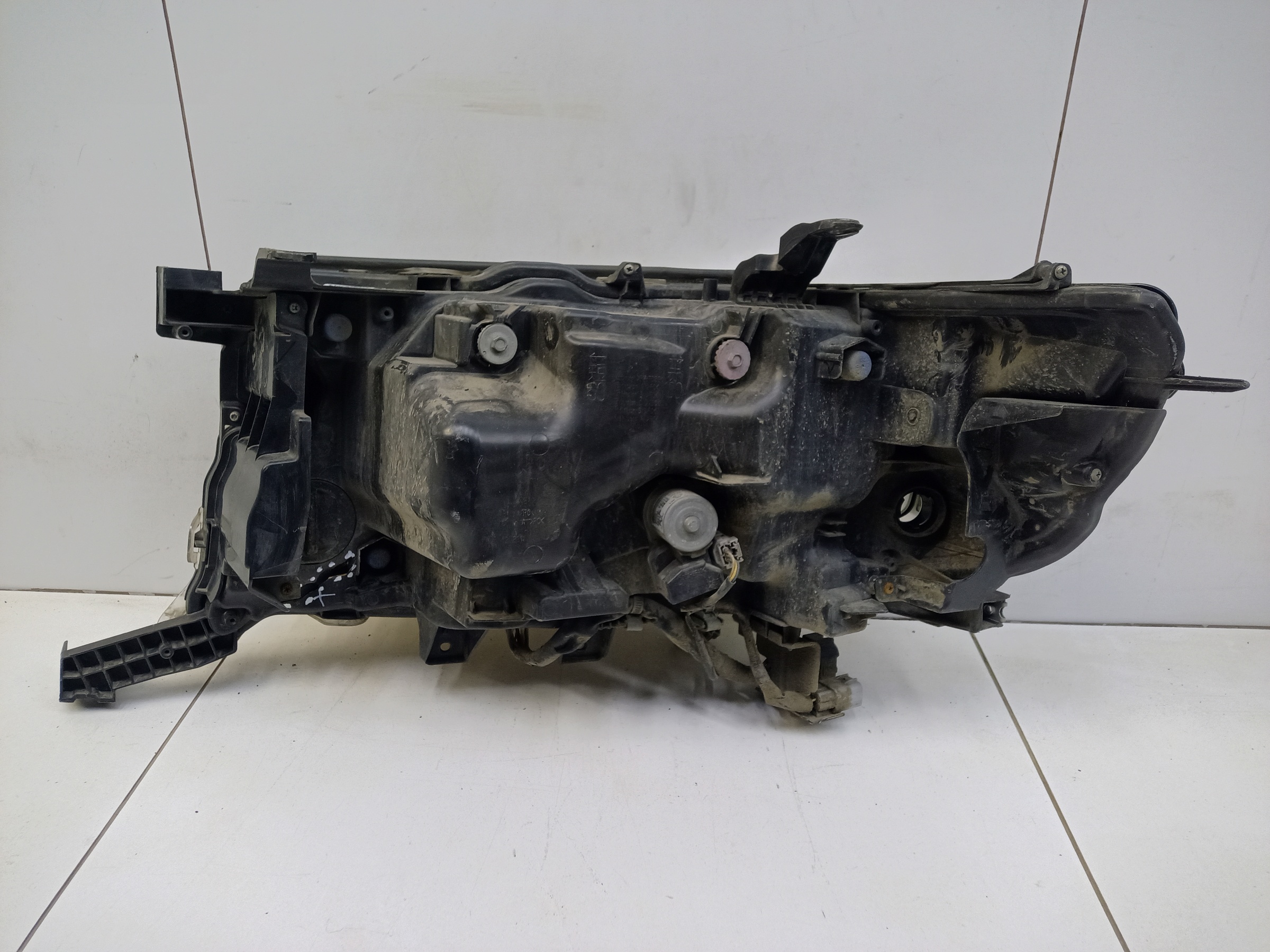 Фара передняя правая Toyota Land Cruiser 200 Restail 2 LED