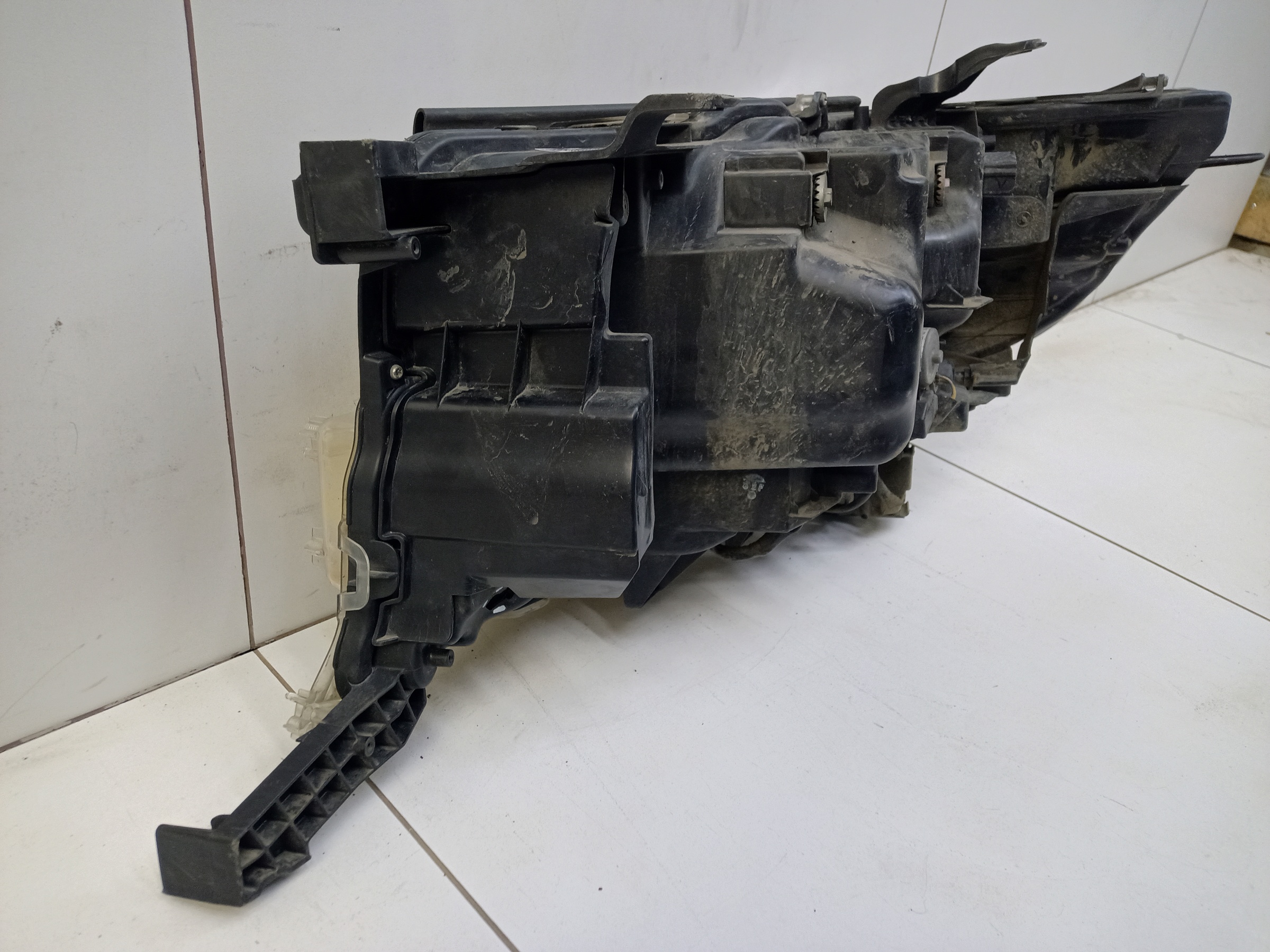 Фара передняя правая Toyota Land Cruiser 200 Restail 2 LED