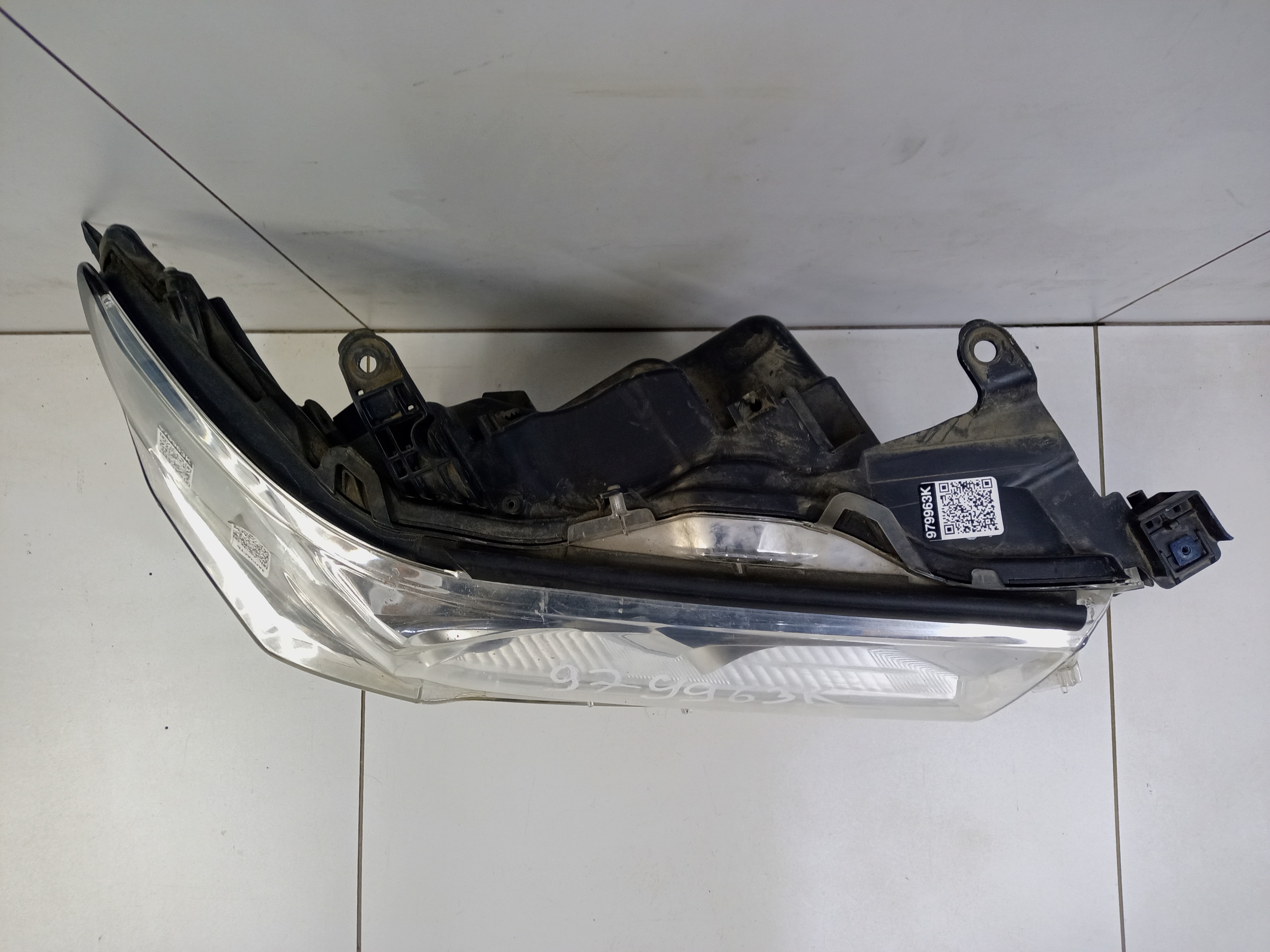 Фара передняя правая Toyota Land Cruiser 200 Restail 2 LED