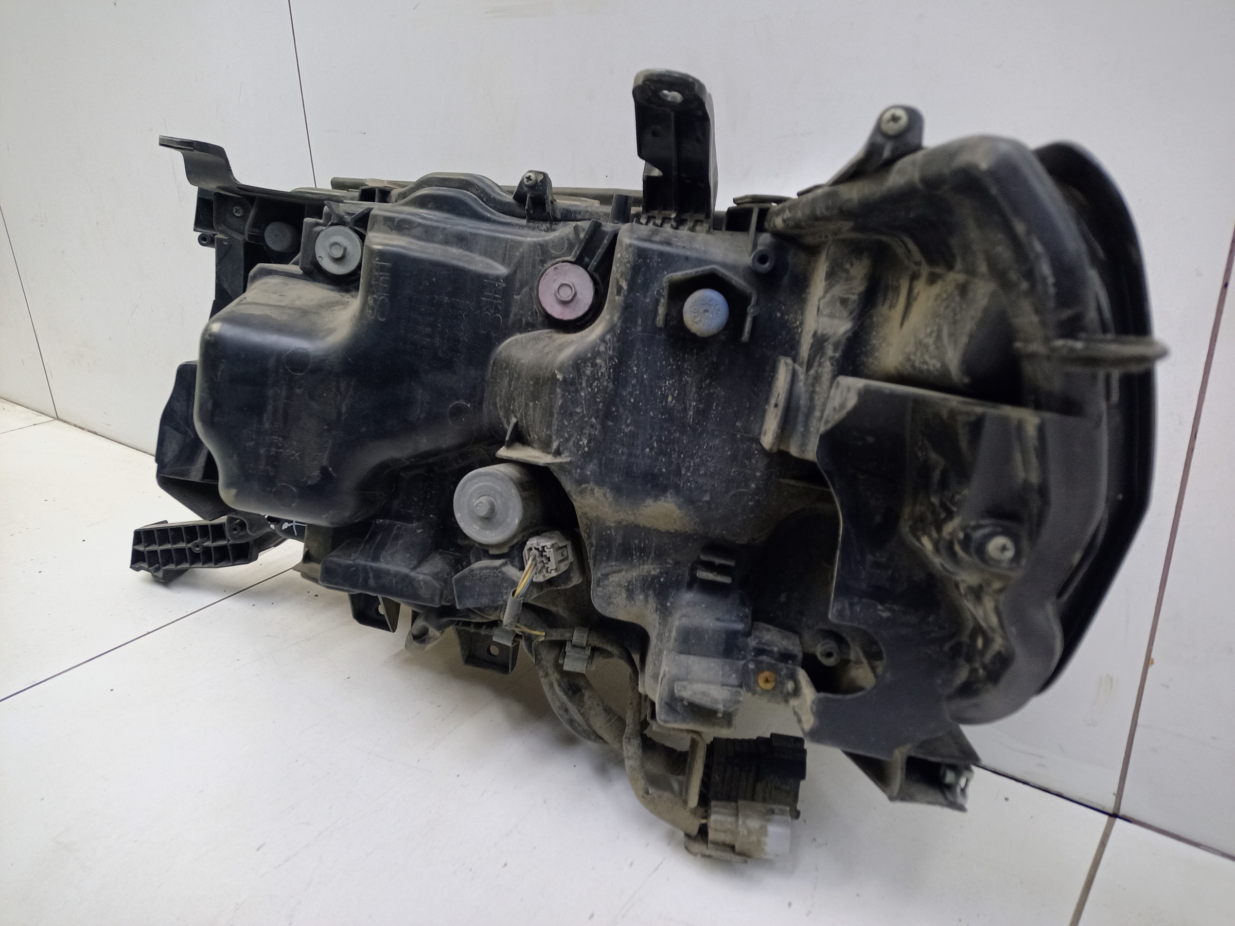 Фара передняя правая Toyota Land Cruiser 200 Restail 2 LED