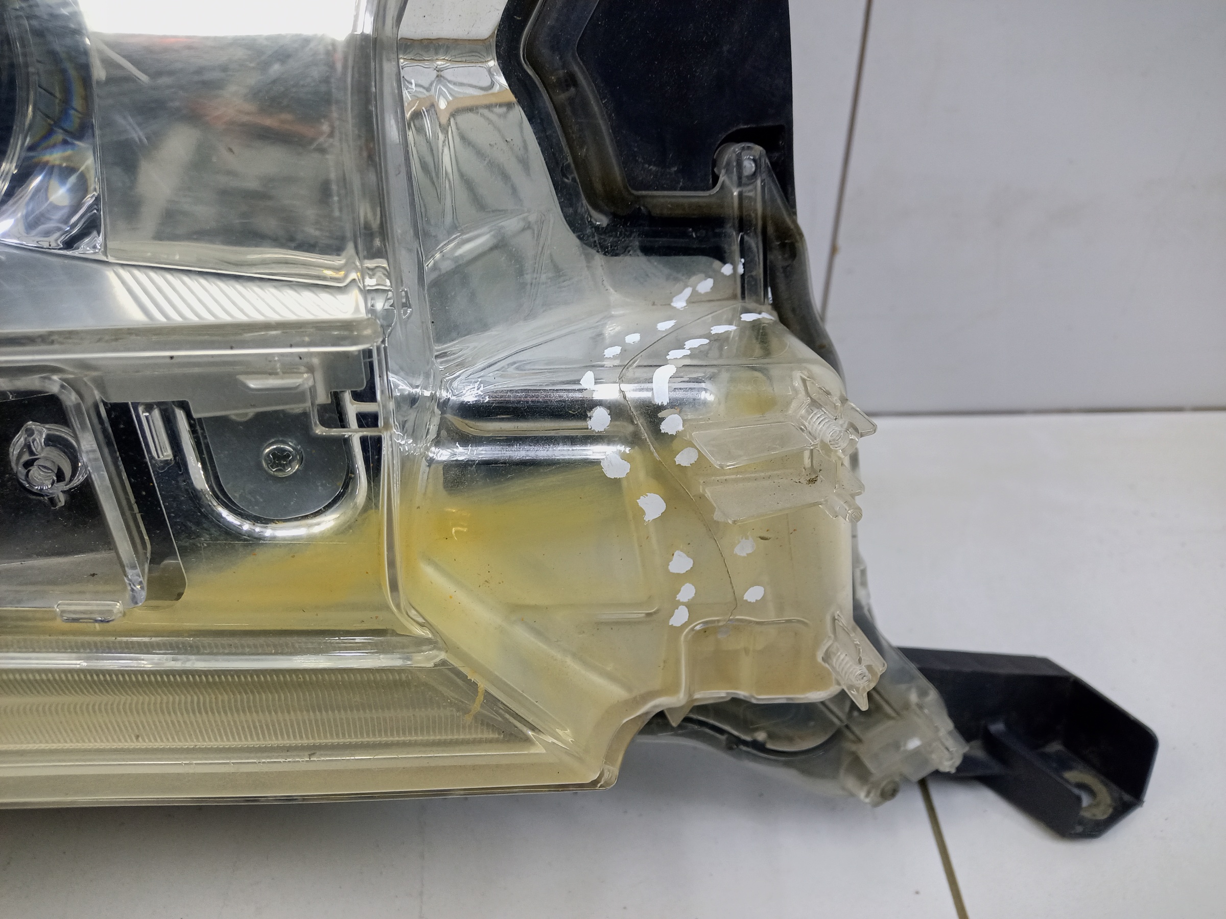 Фара передняя правая Toyota Land Cruiser 200 Restail 2 LED