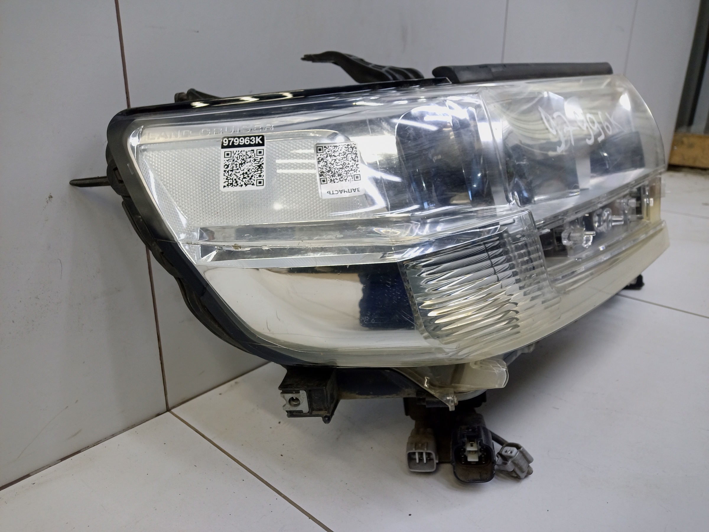 Фара передняя правая Toyota Land Cruiser 200 Restail 2 LED
