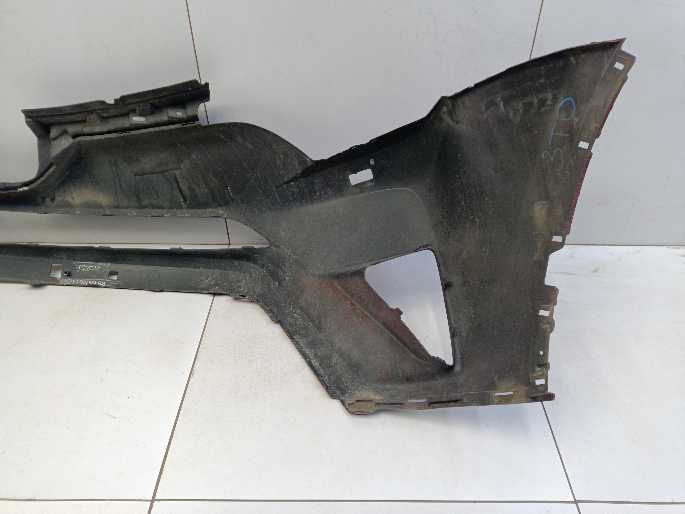 Бампер передний Toyota RAV4 CA40 Restail